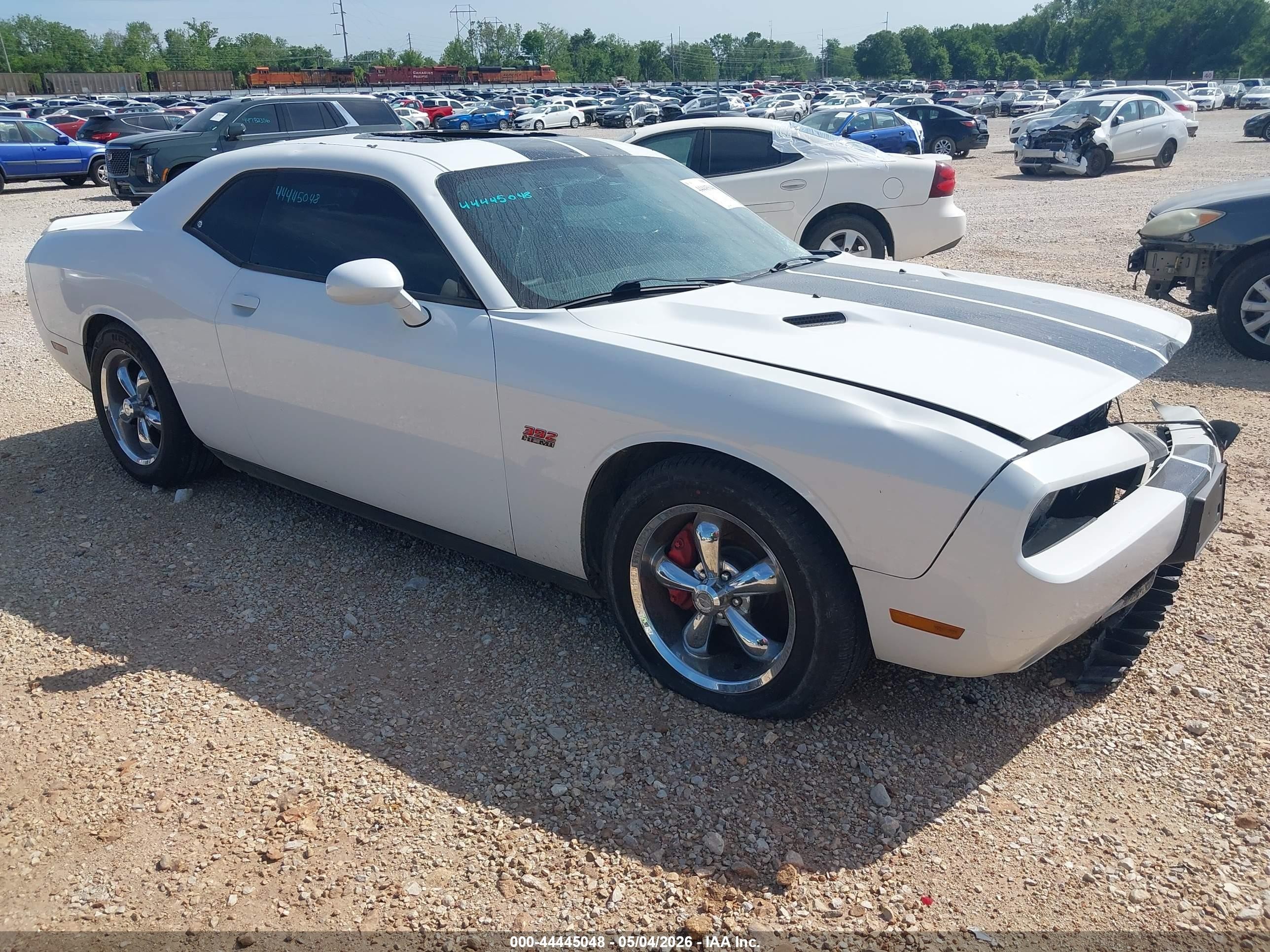 2014 Dodge Challenger SRT-8, VIN 2C3CDYCJ8EH106949 — Front end