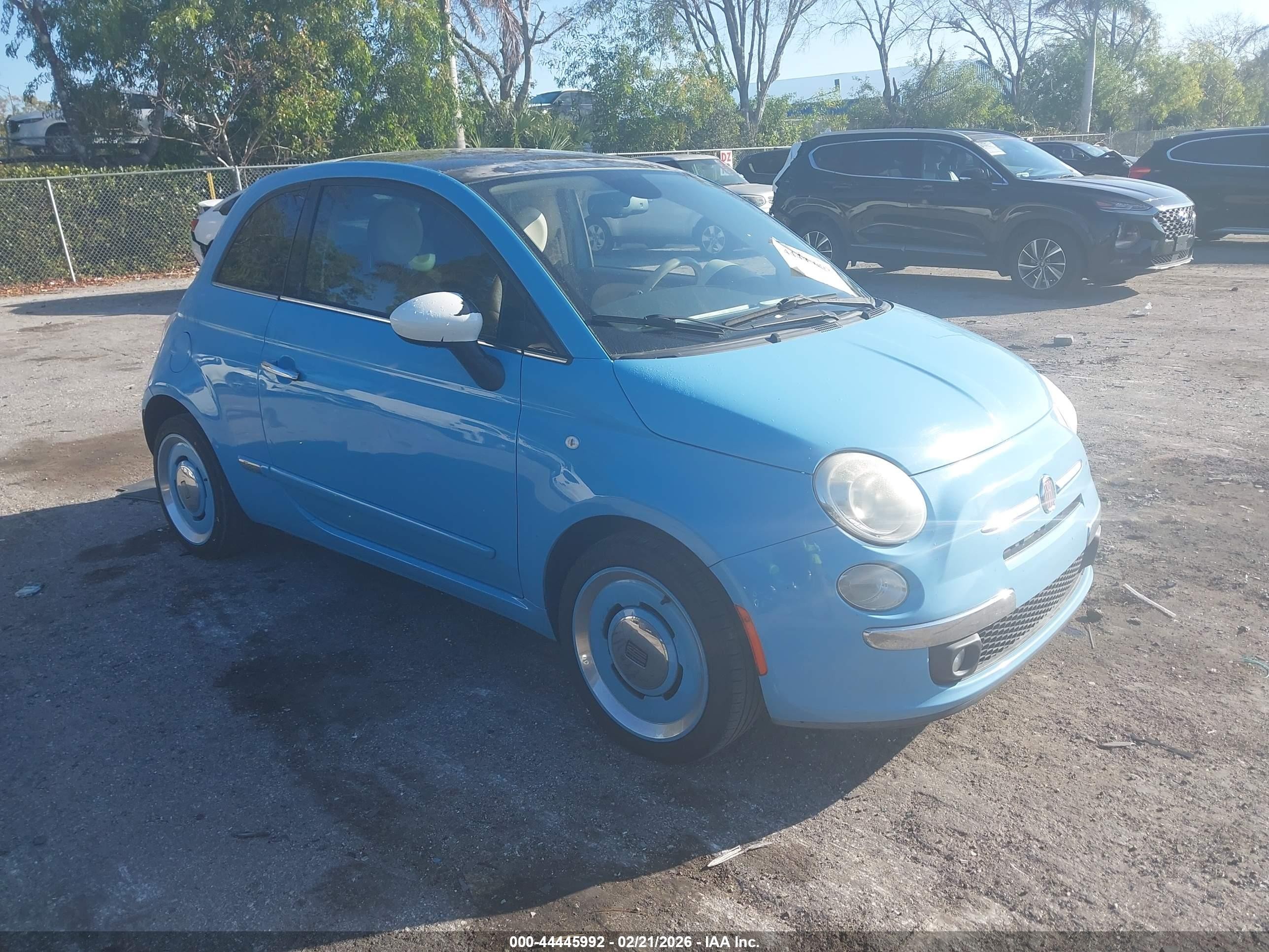 2015 FIAT 500 Lounge, VIN 3C3CFFCR8FT562365 — Side
