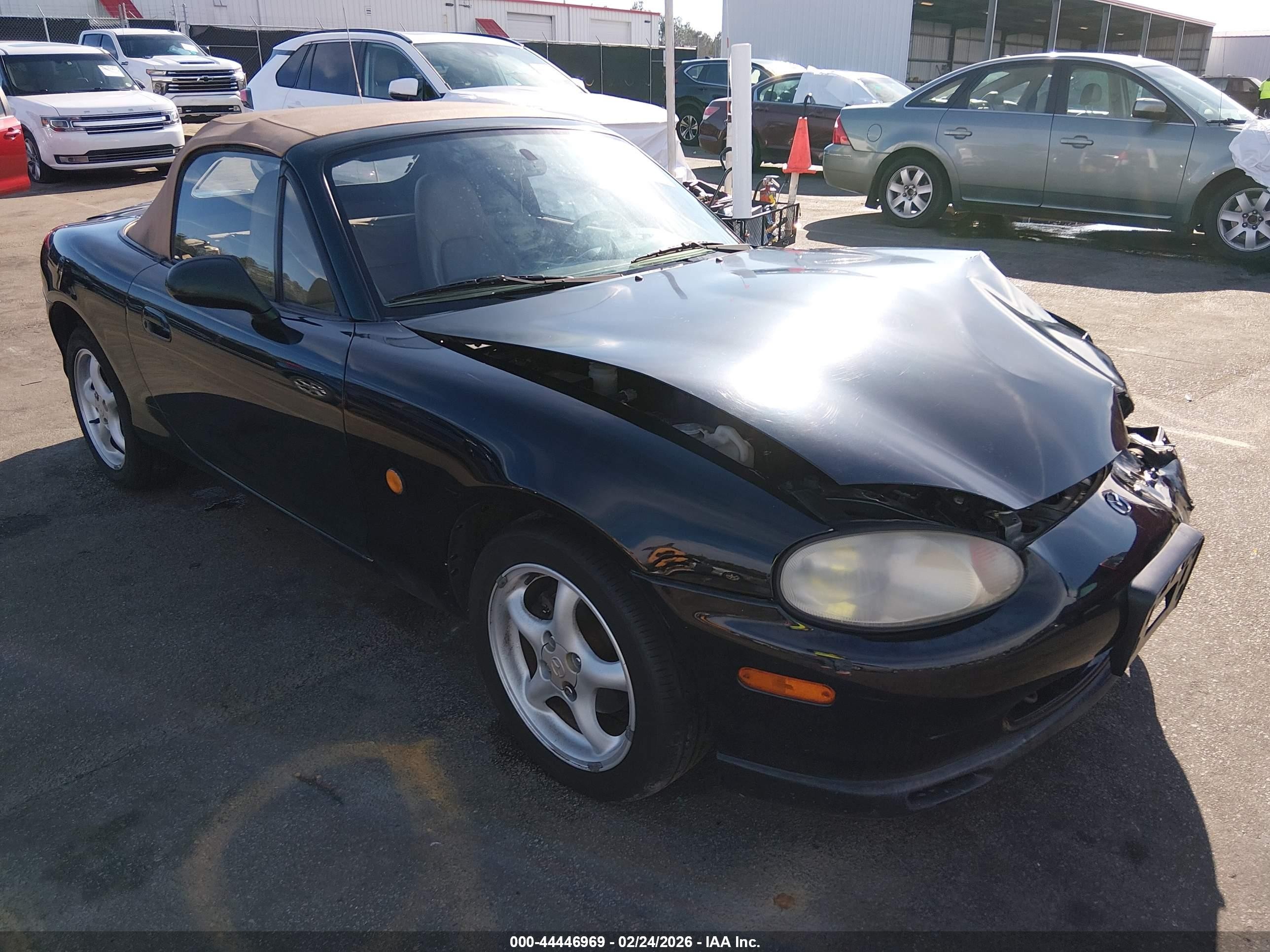 1999 Mazda MX-5 Miata, VIN JM1NB3536X0123588 — Front end