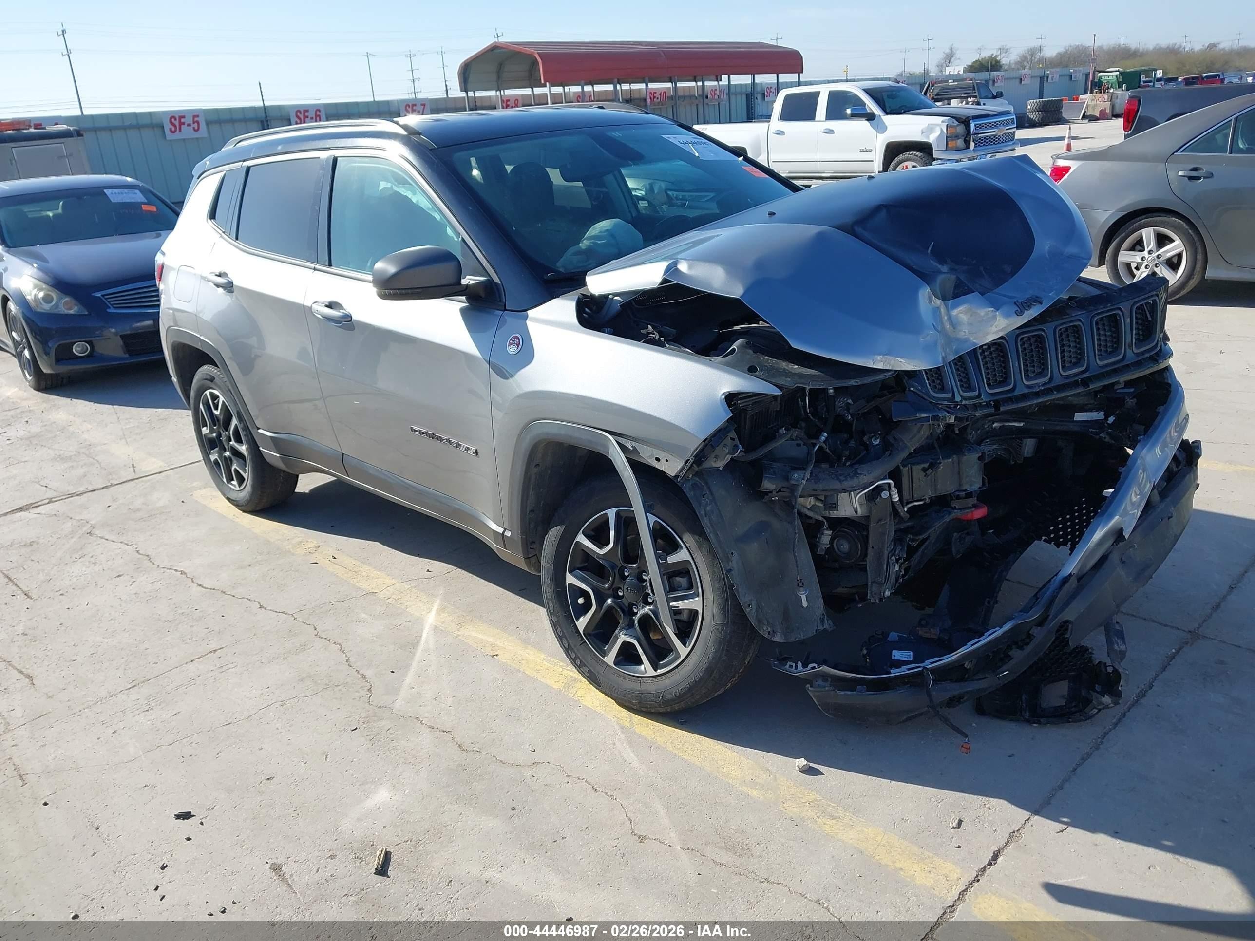 2020 Jeep Compass Trailhawk, VIN 3C4NJDDB8LT163587 — Front end