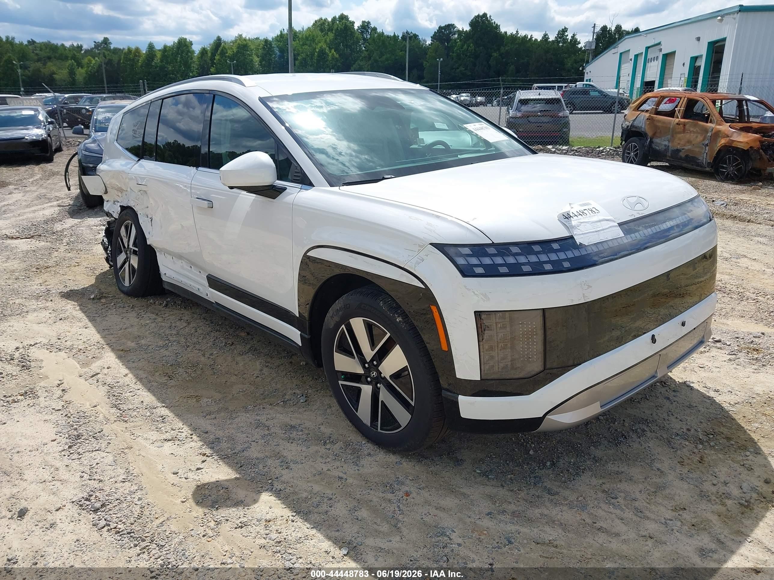 2026 Hyundai IONIQ 9 SEL, VIN 7YAMUFS32TY004971 — Rear end