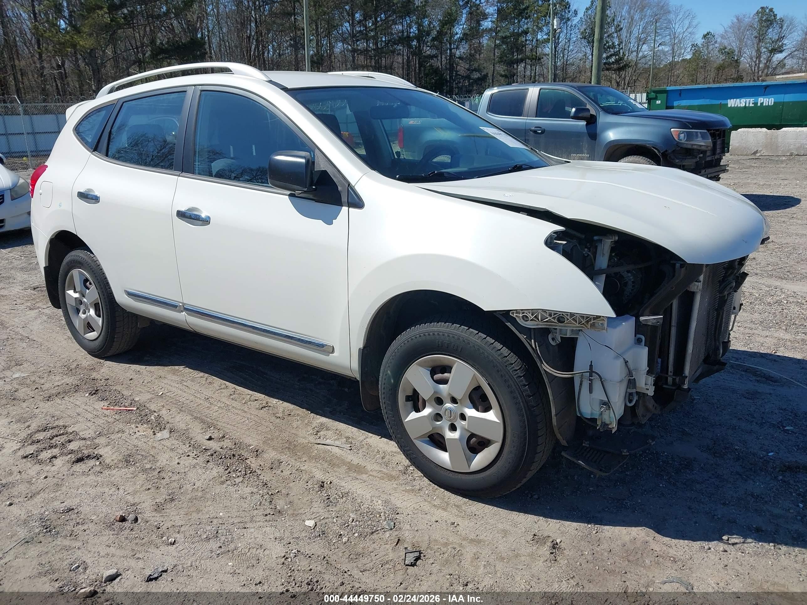 2015 Nissan Rogue S, VIN JN8AS5MT3FW153918 — Перед