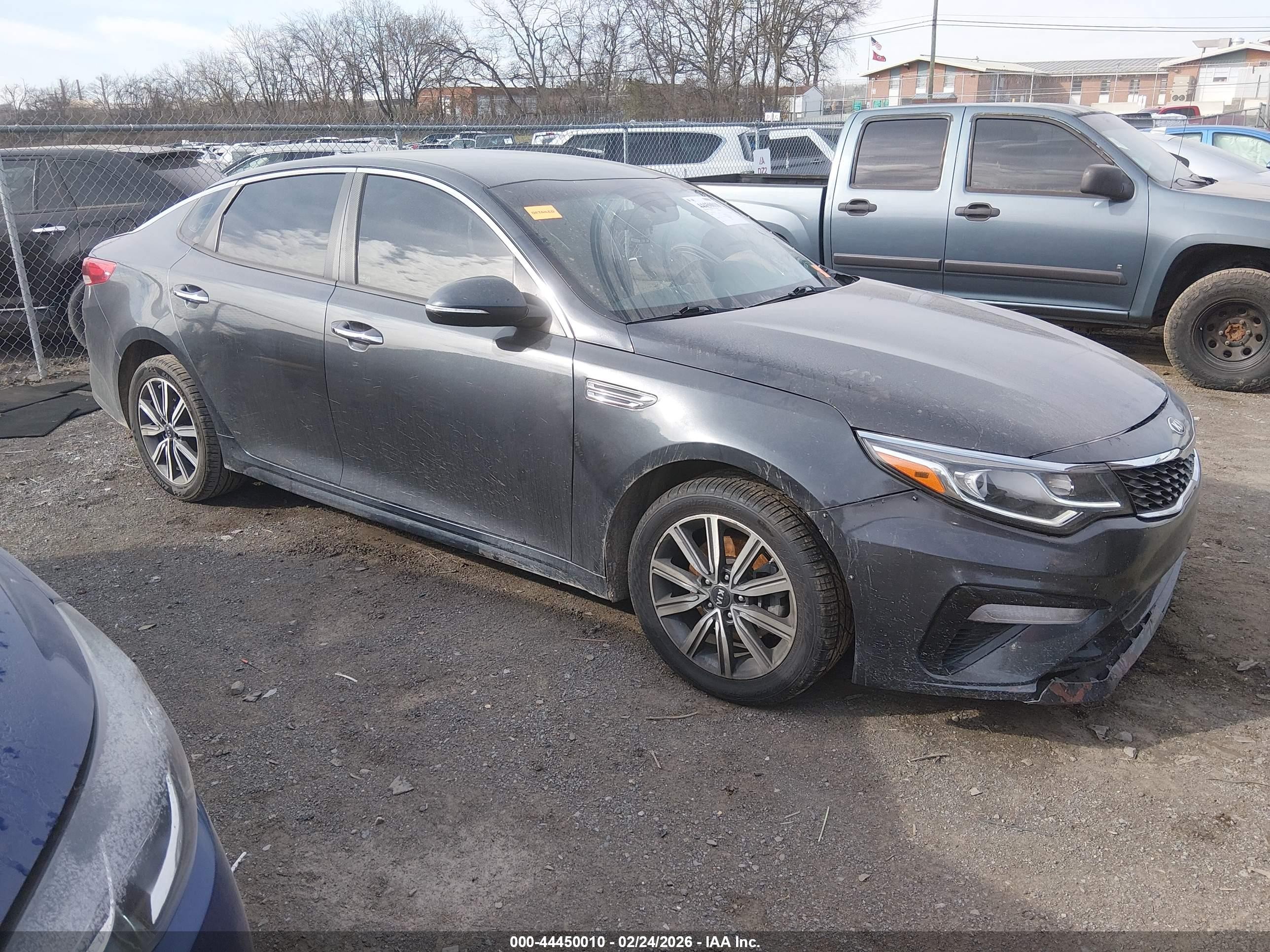 2019 Kia Optima S, VIN 5XXGT4L34KG378164 — Front end