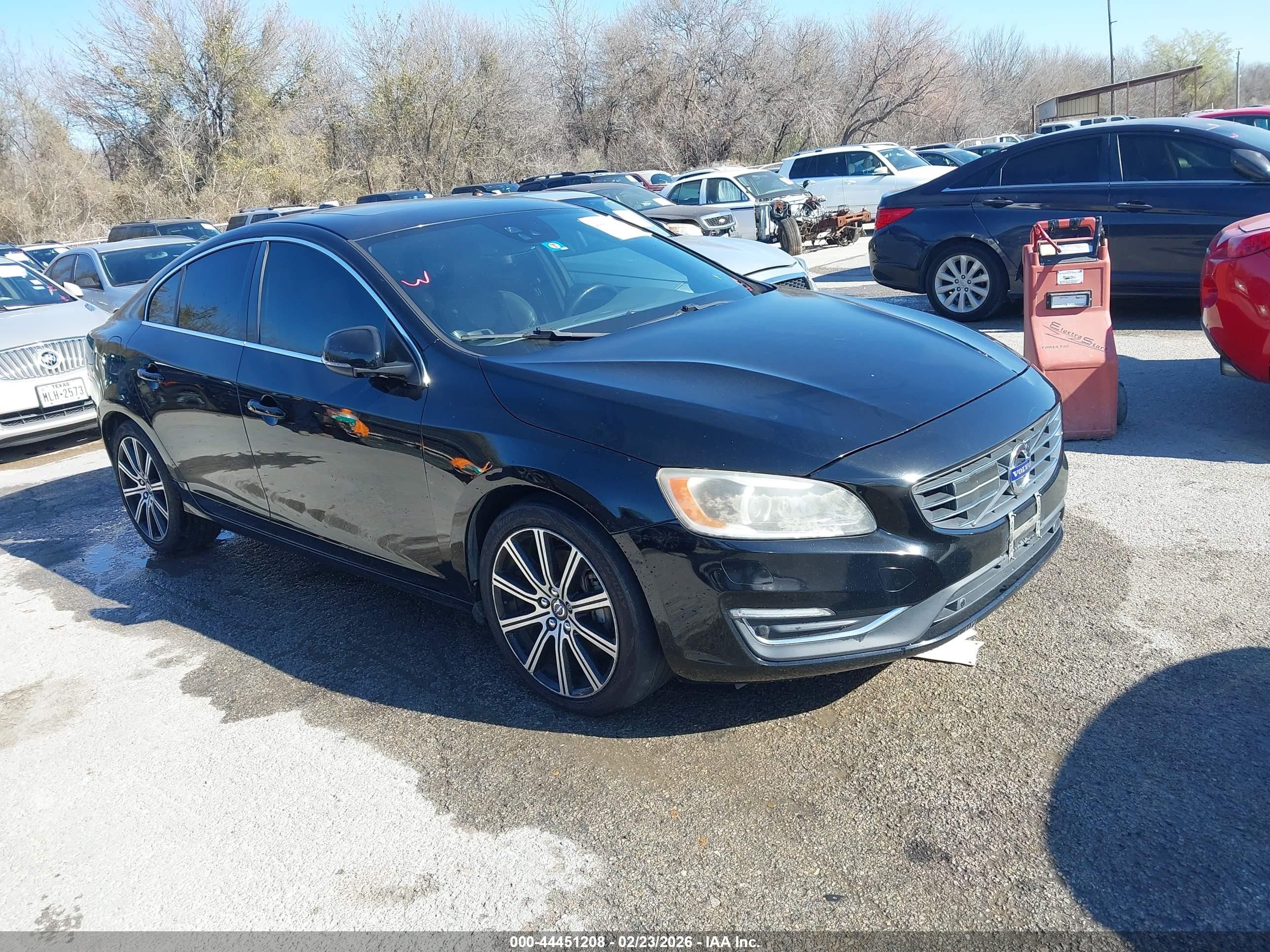 2016 Volvo S60 T6 Drive-E Platinum, VIN YV149MFM1G2397879 — Normal wear