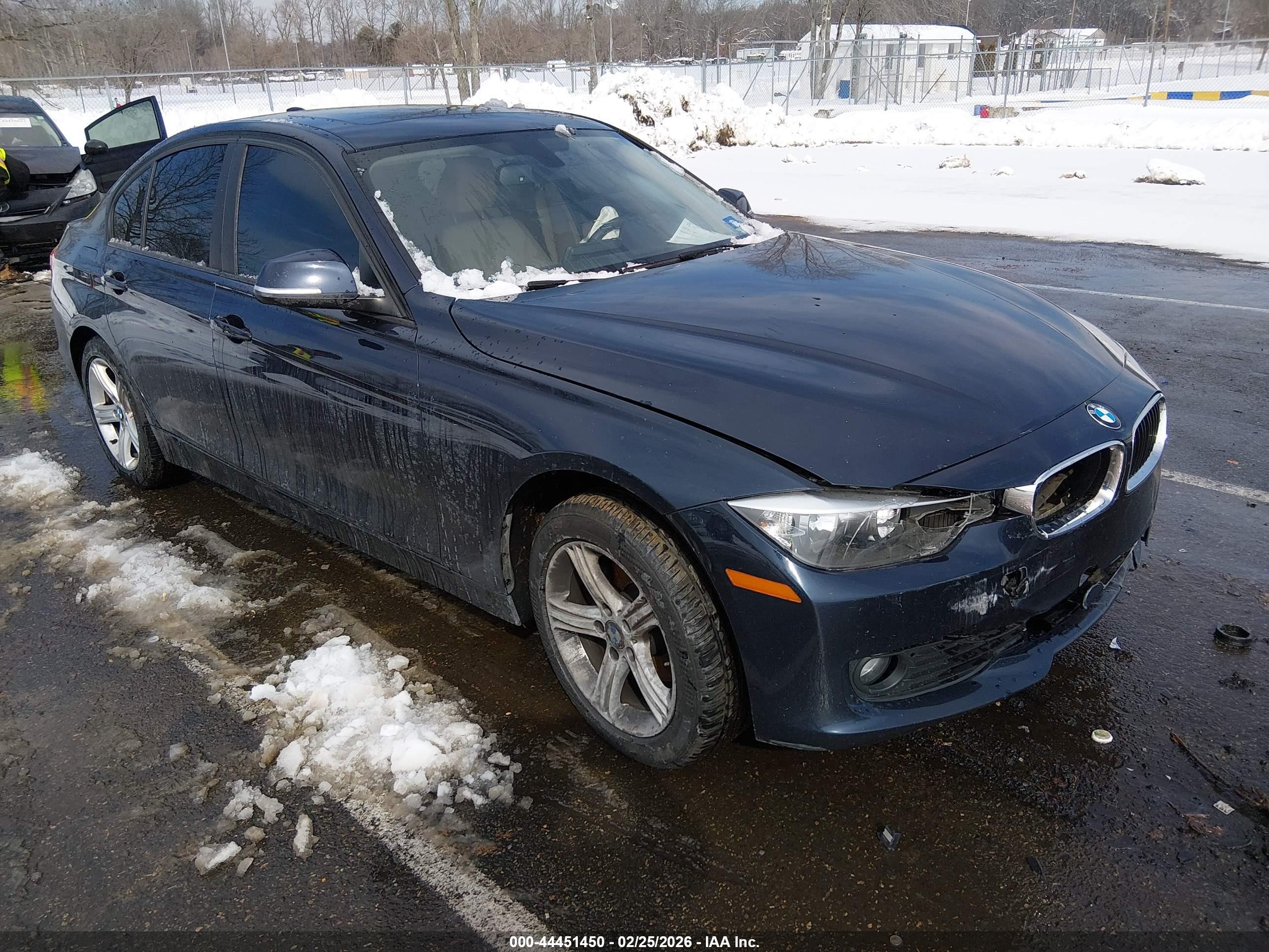 2013 BMW 3 Series 328i xDrive, VIN WBA3B5G52DNS00566 — Front end