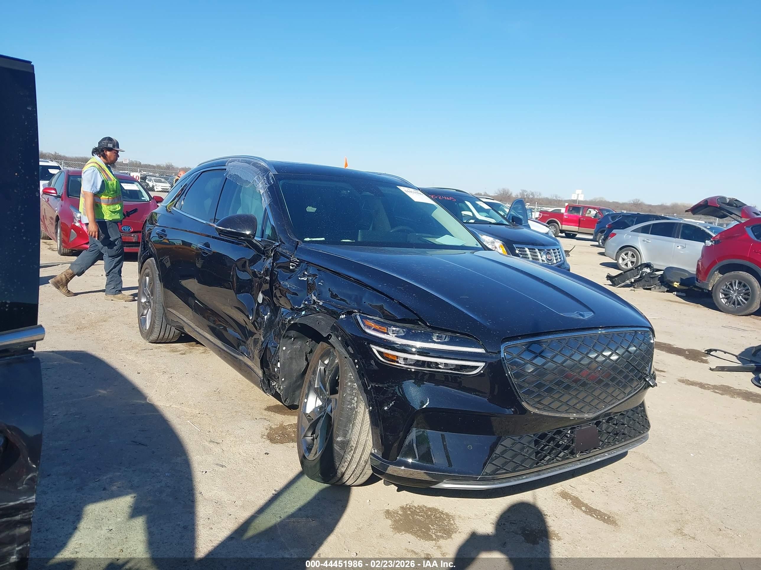 2024 Genesis GV70 Advanced, VIN 5NMMCET15RH003791 — Side