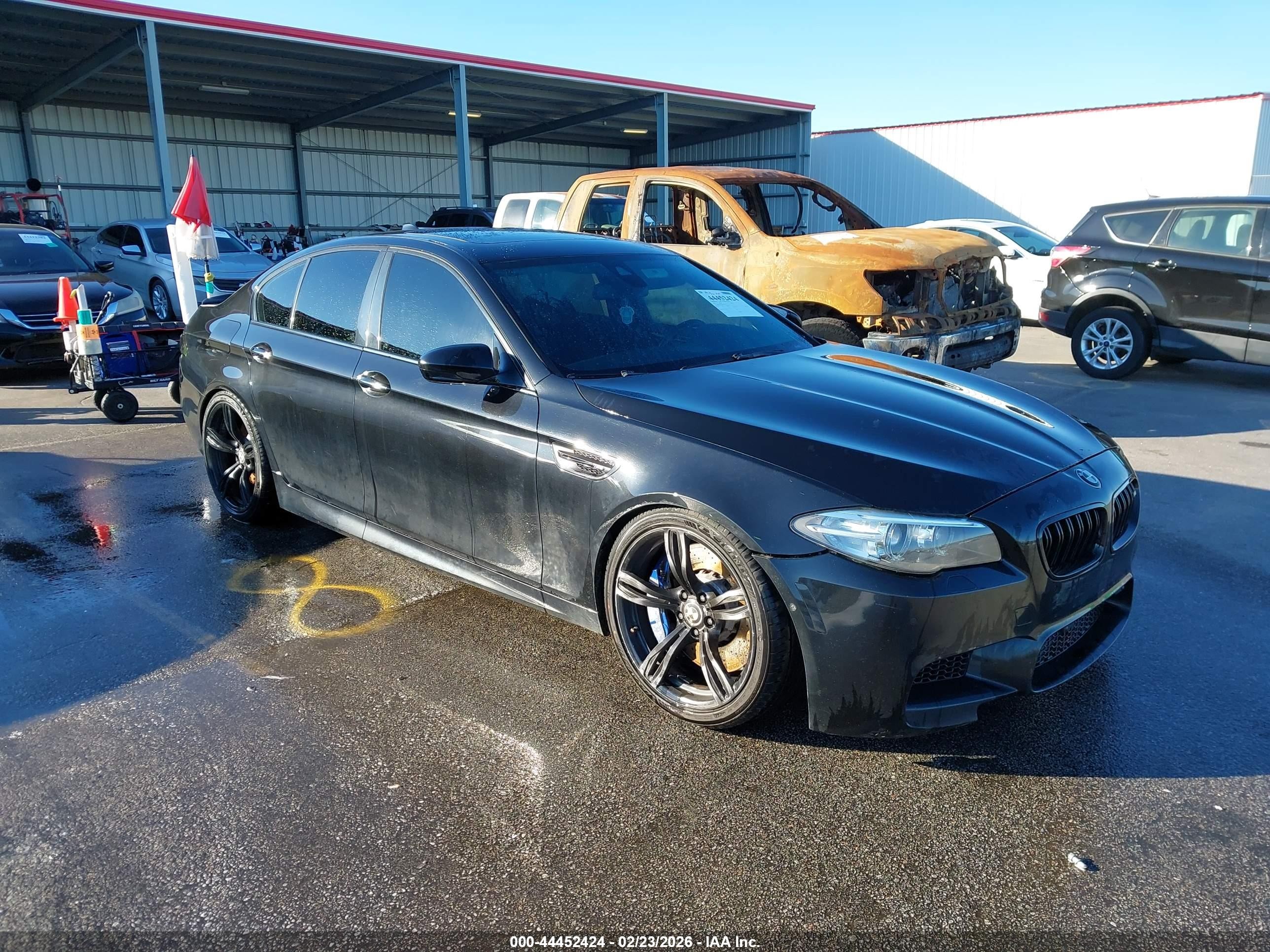 2014 BMW M5, VIN WBSFV9C5XED097594 — Бок