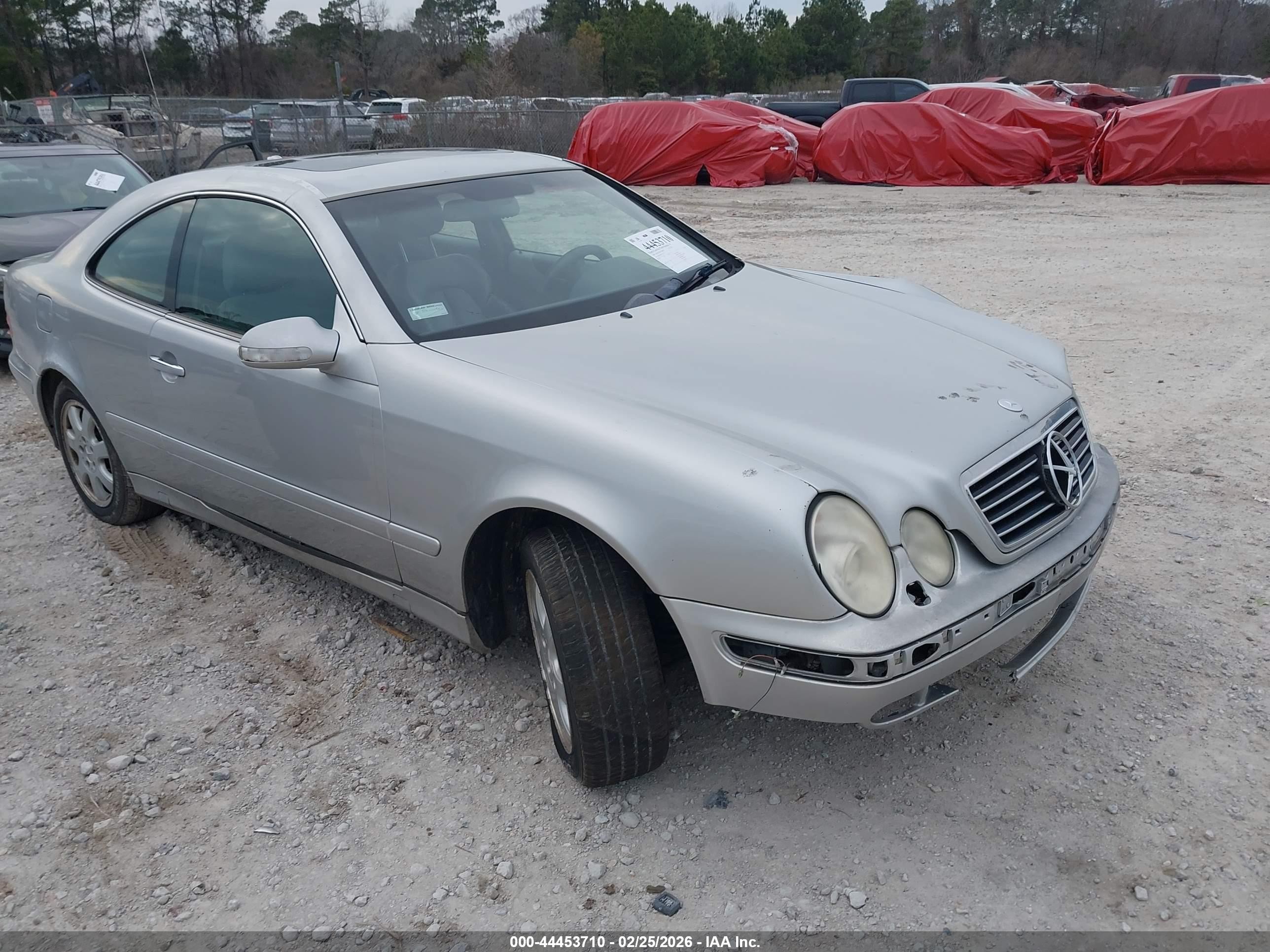2000 Mercedes-Benz CLK 320/430, VIN WDBLJ65G7YF132733 — Front end