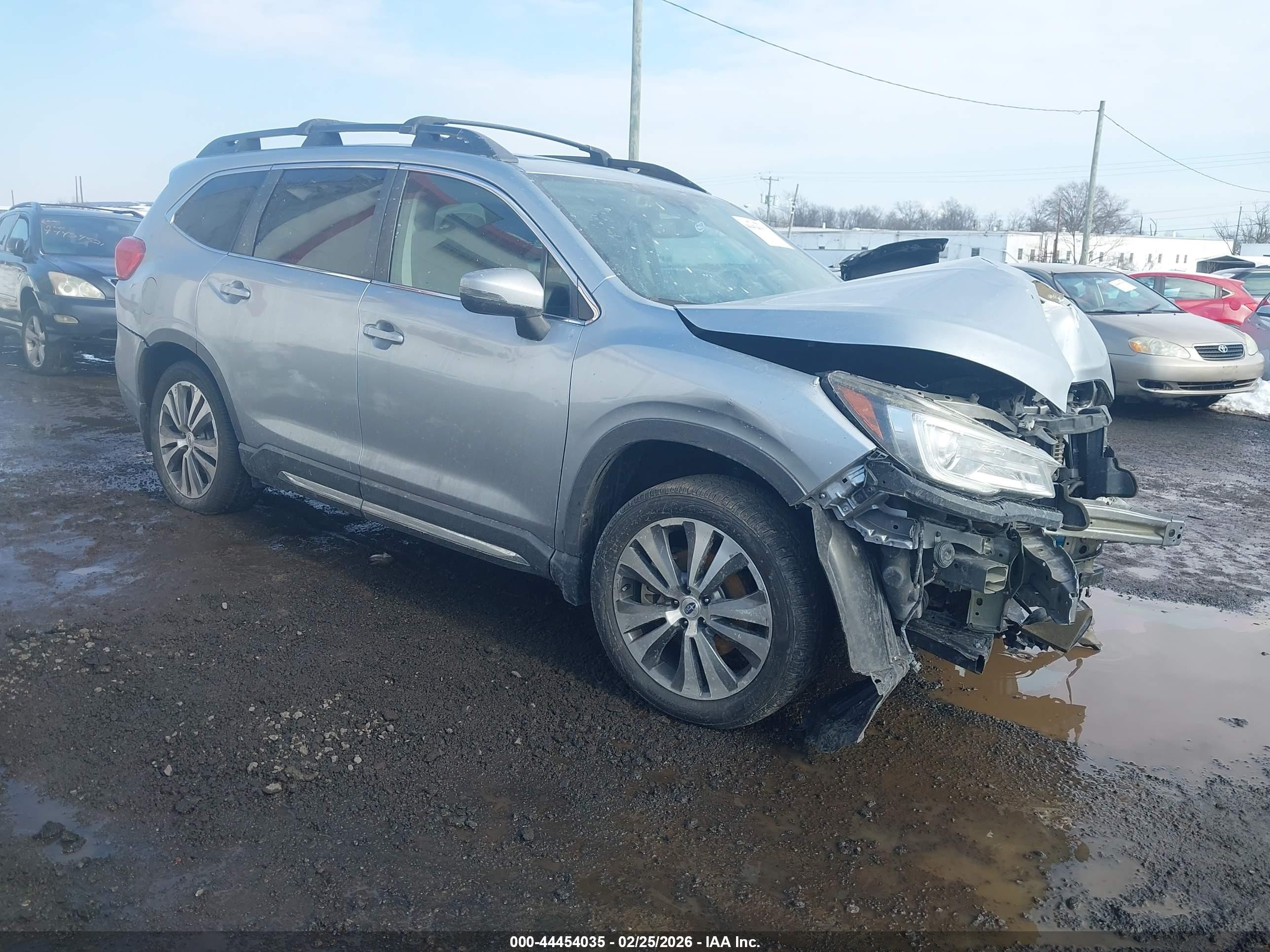 2020 Subaru Ascent Limited, VIN 4S4WMAPD2L3433976 — Front end