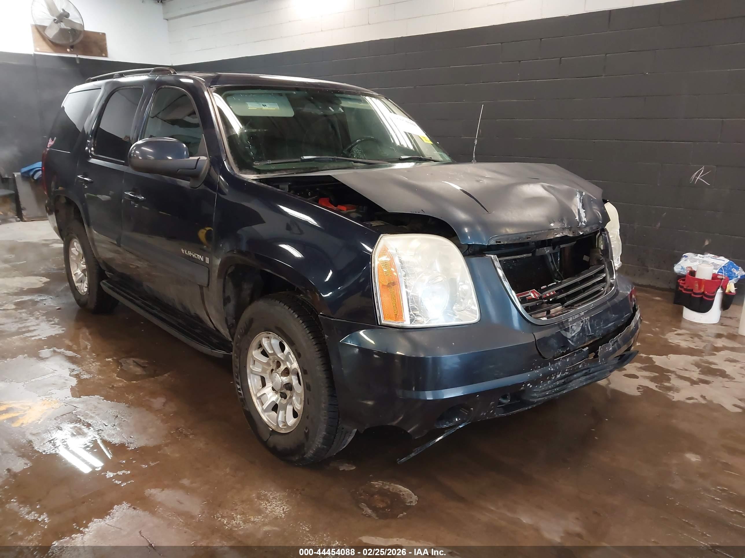 2007 GMC Yukon SLT, VIN 1GKFK13087J287439 — Front end