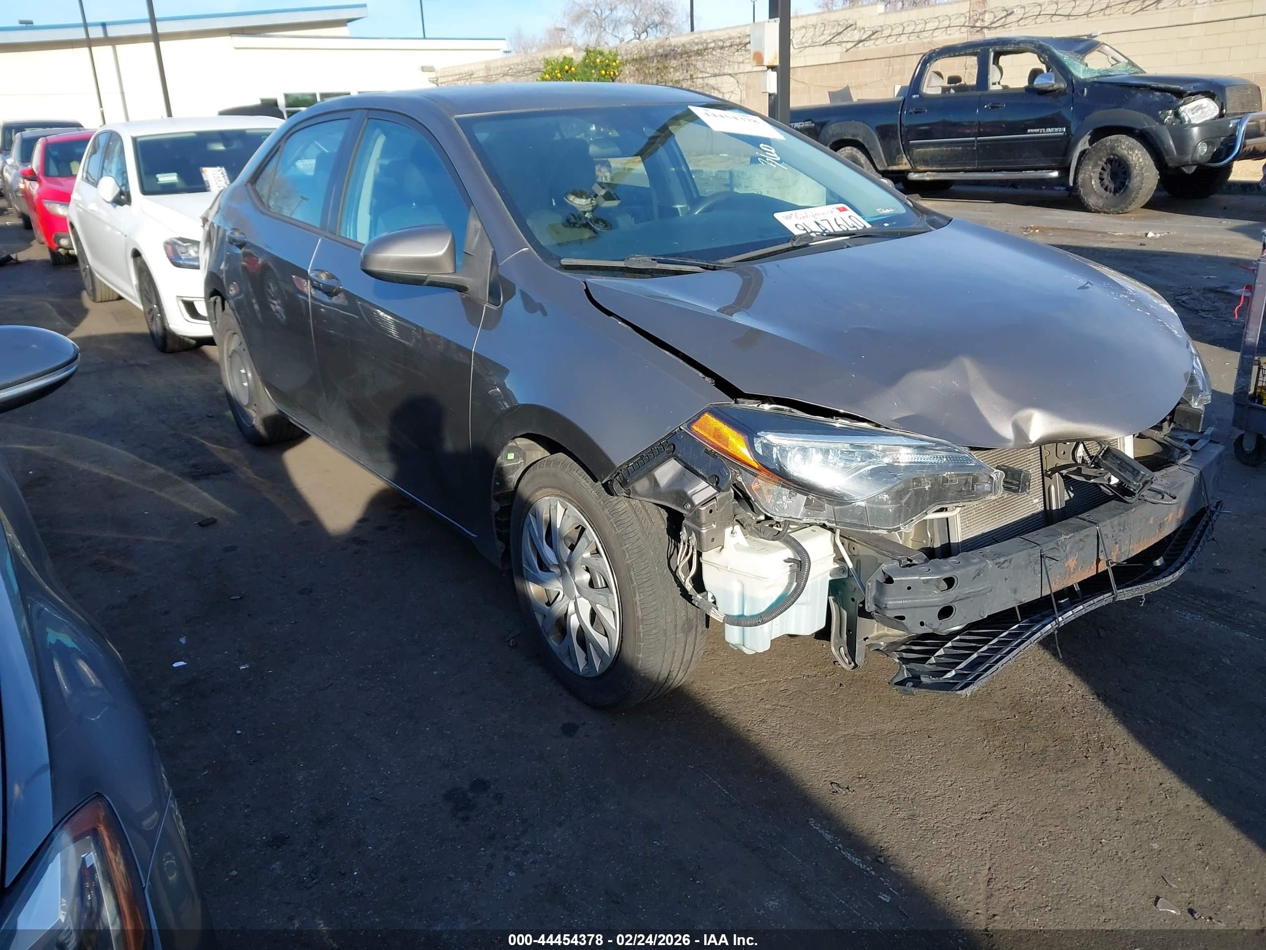 2019 Toyota Corolla LE, VIN 2T1BURHE5KC150535 — Front end