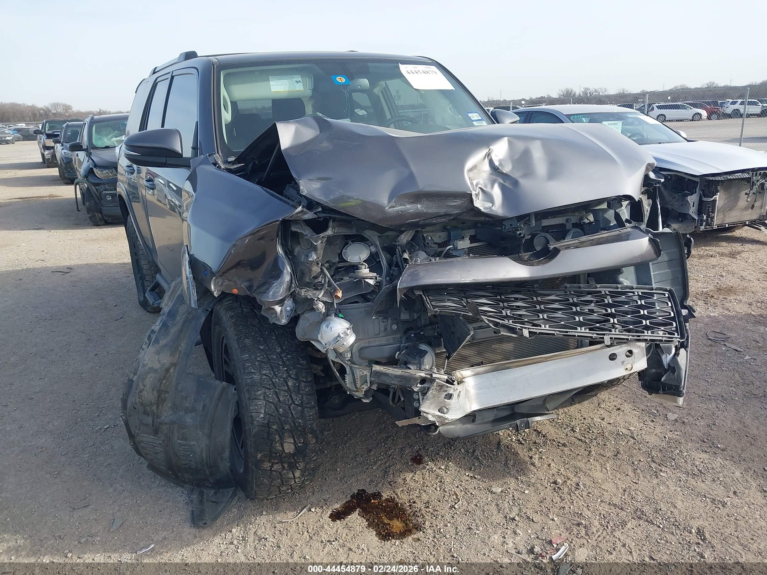 2019 Toyota 4Runner SR5, VIN JTEBU5JR3K5708641 — Front end