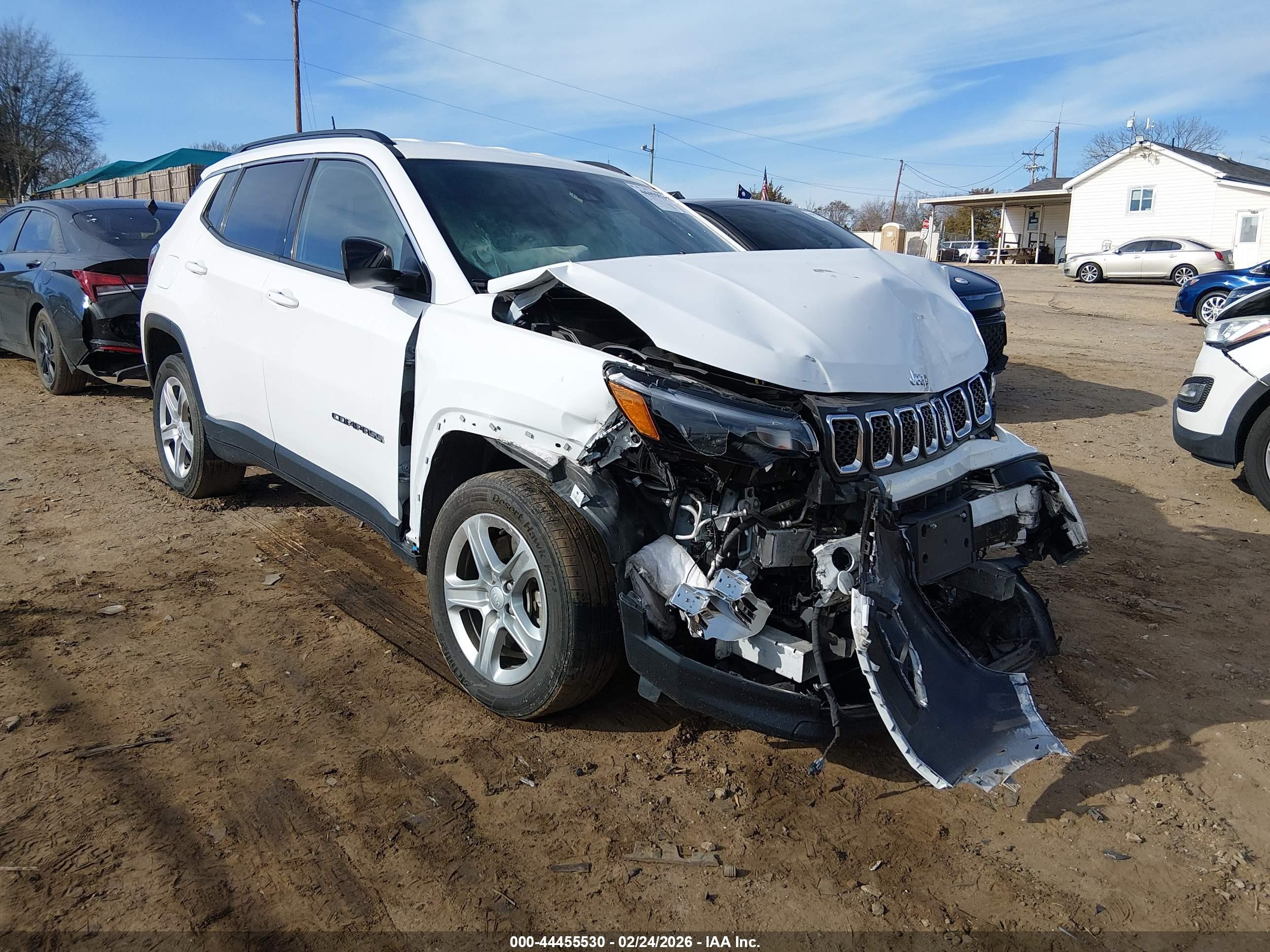 2023 Jeep Compass Altitude, VIN 3C4NJDBNXPT561662 — Front end