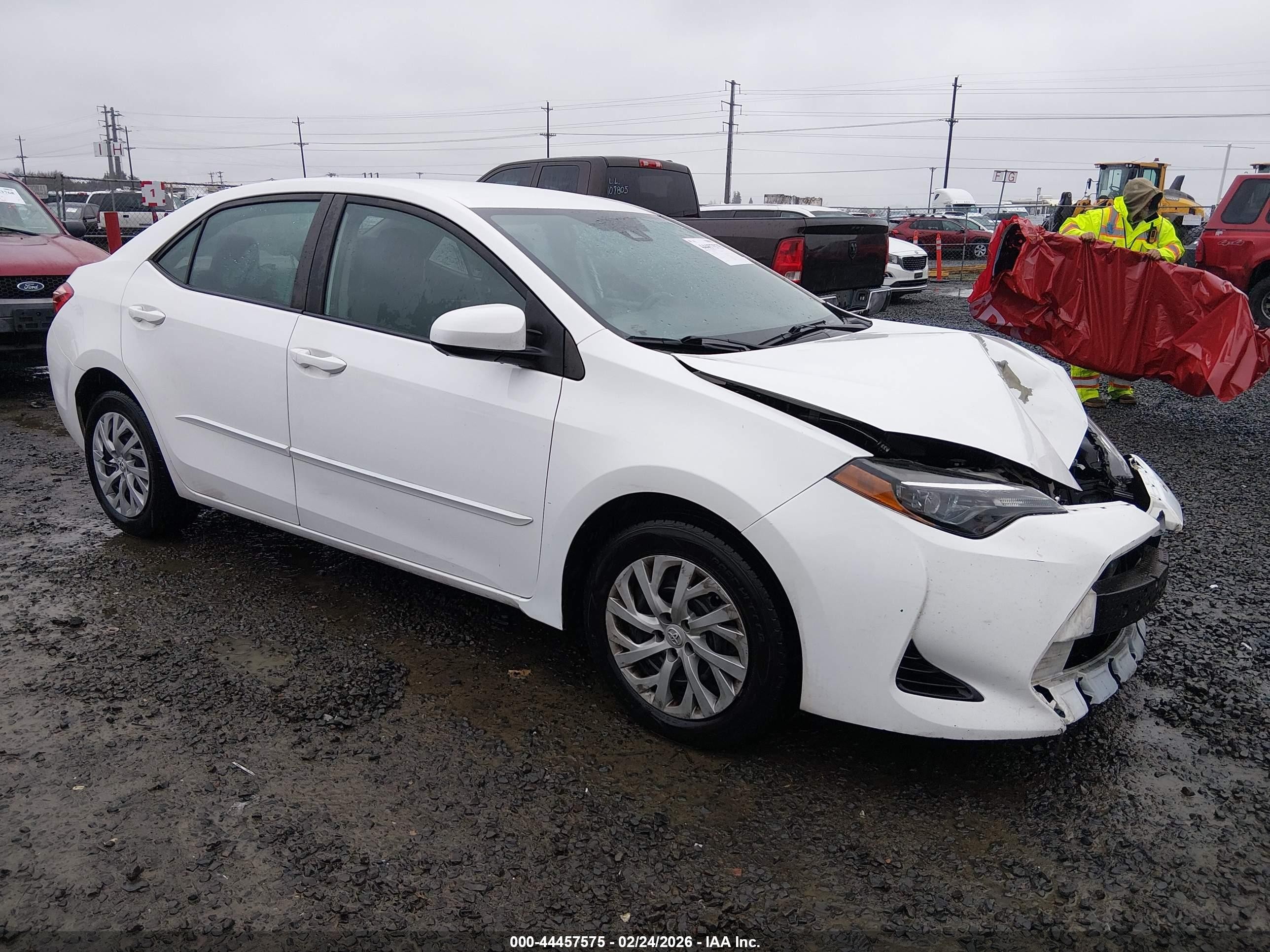 2018 Toyota Corolla LE, VIN 5YFBURHE4JP794803 — Front end