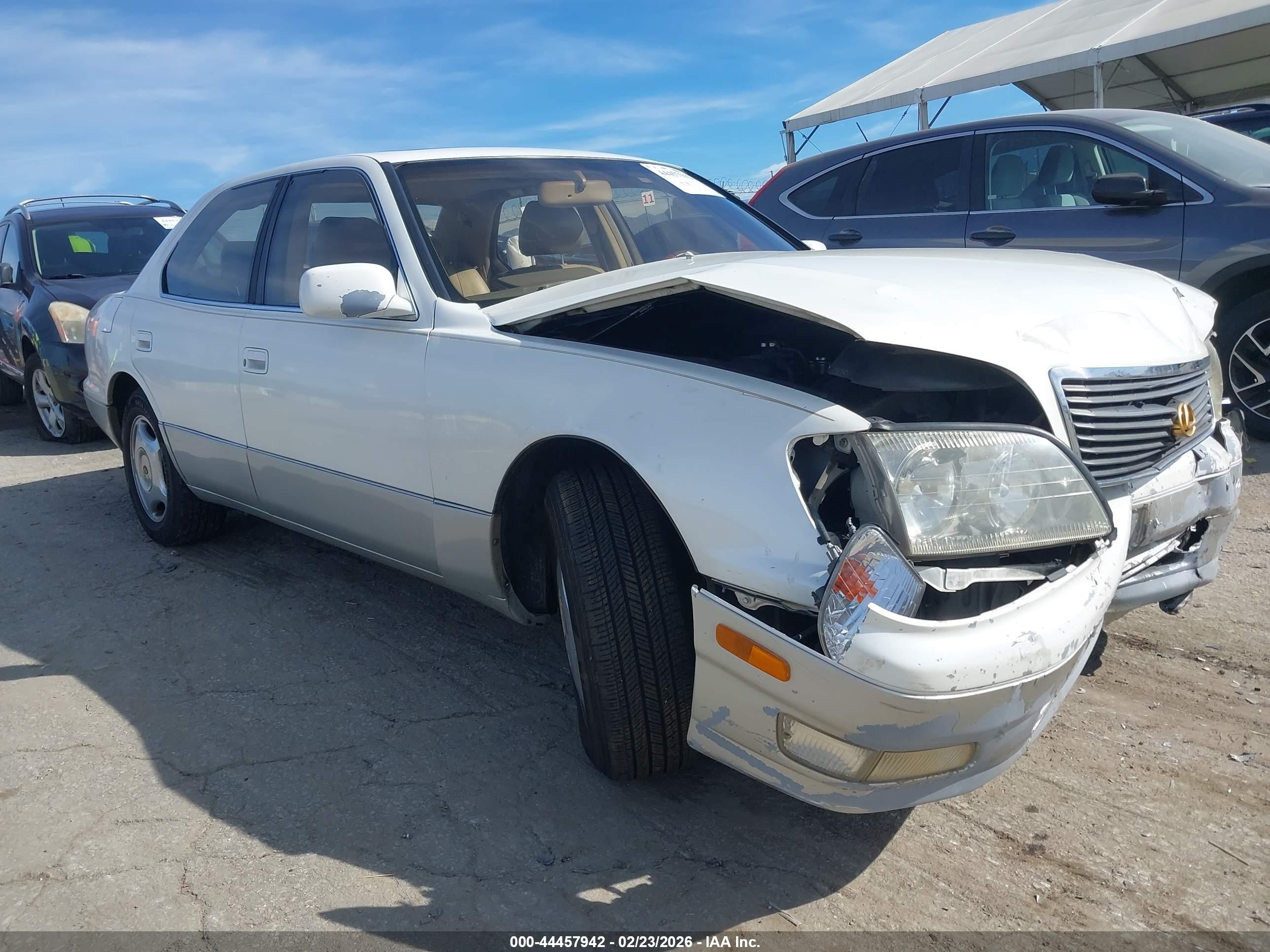 2000 Lexus LS 400, VIN JT8BH28F1Y0180458 — Front end