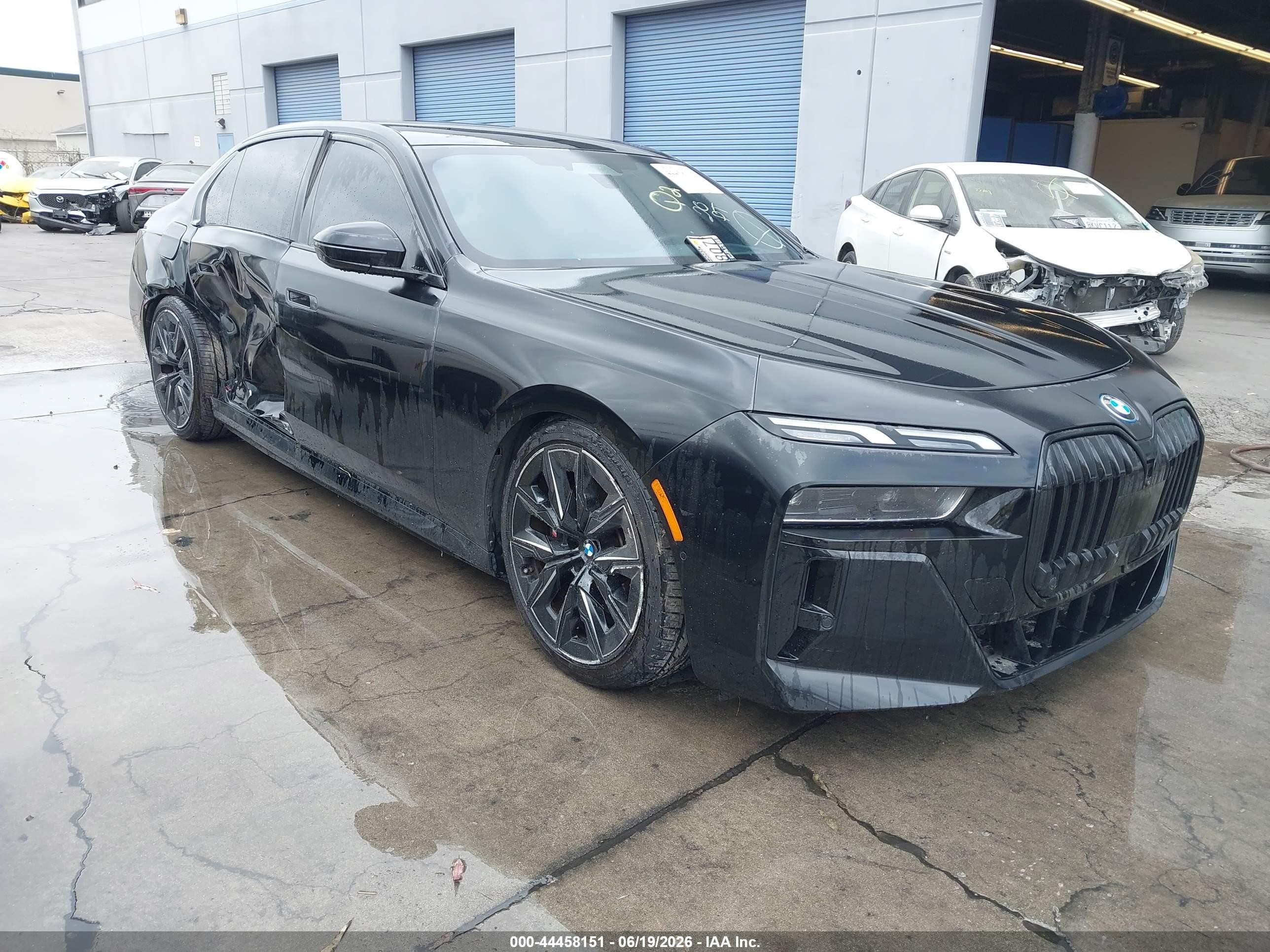 2024 BMW i7 xDrive60, VIN WBY53EJ05RCP83500 — Side