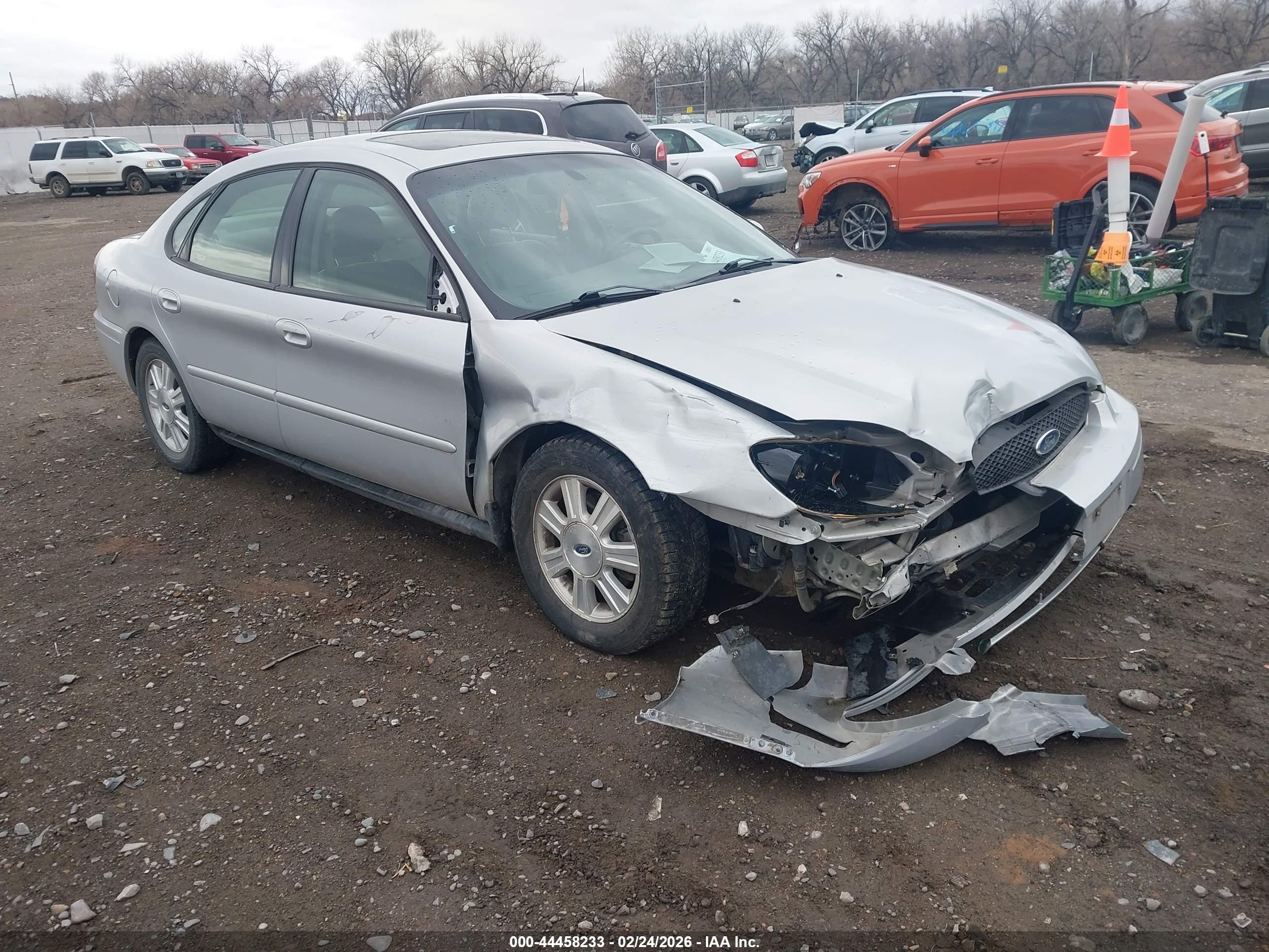 2006 Ford Taurus SEL, VIN 1FAFP56UX6A139462 — Front end