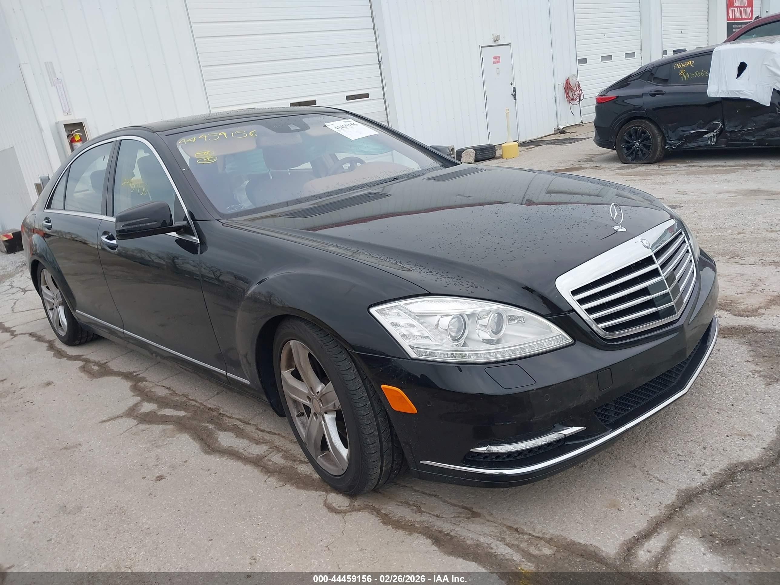 2010 Mercedes-Benz S 550, VIN WDDNG8GB3AA325475 — Side