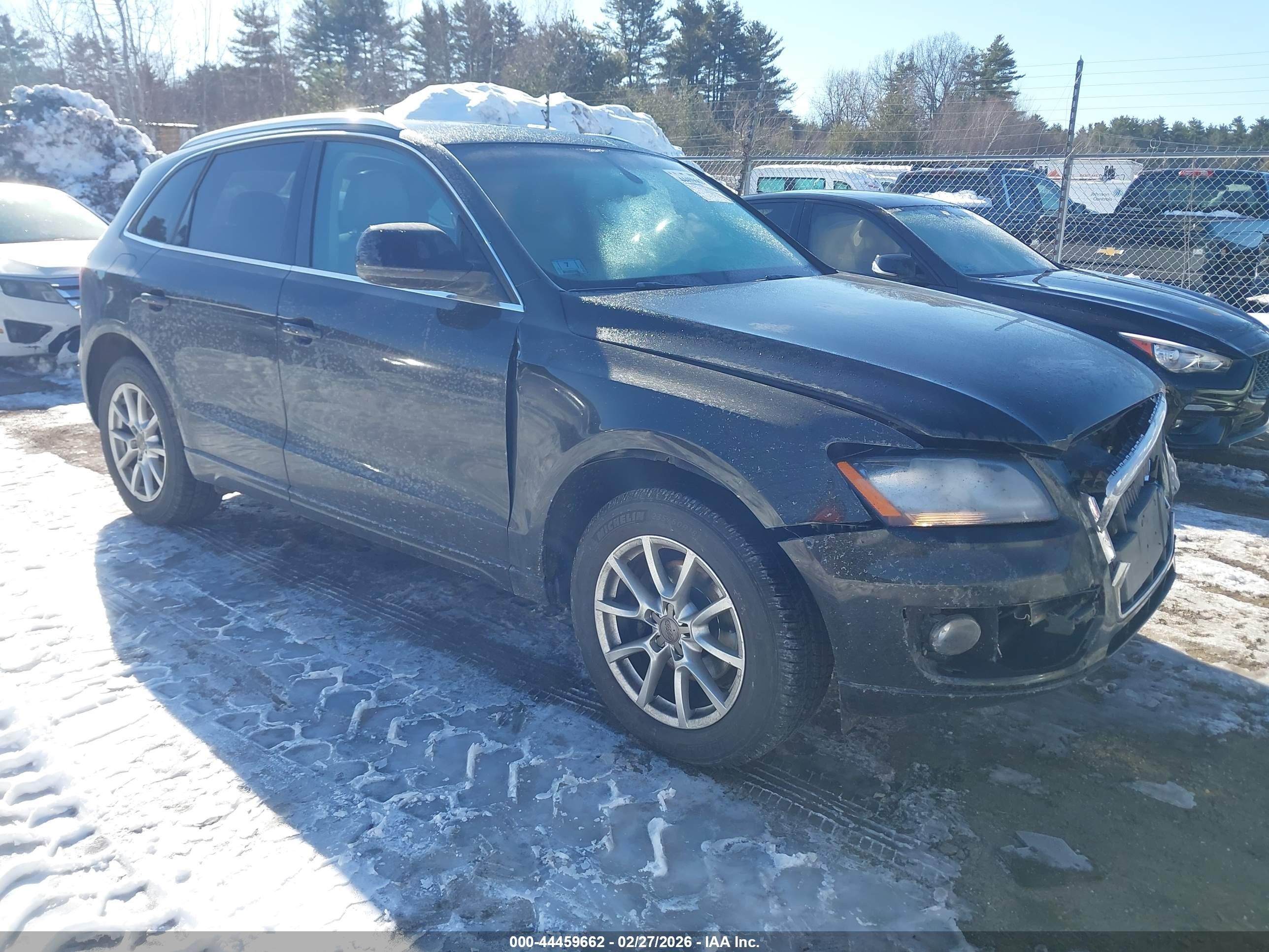 2011 Audi Q5 Premium, VIN WA1CFAFP5BA097550 — Front end