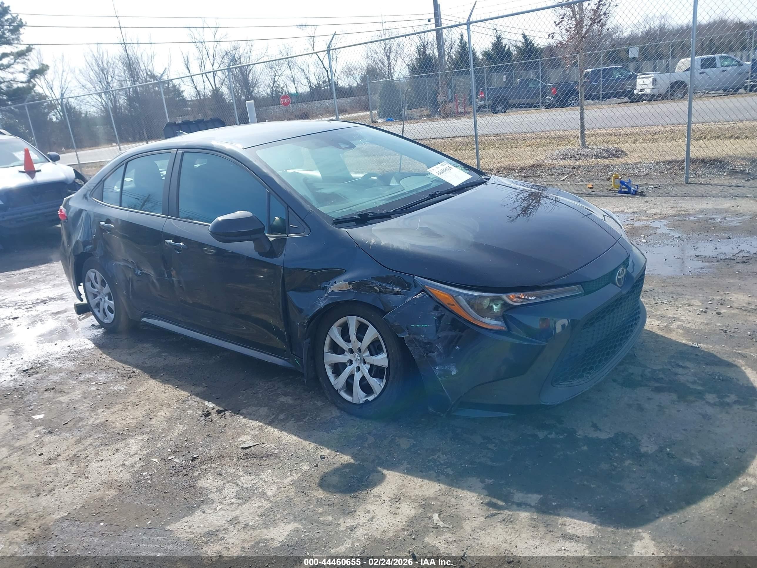 2022 Toyota Corolla LE, VIN 5YFEPMAE4NP289447 — Side