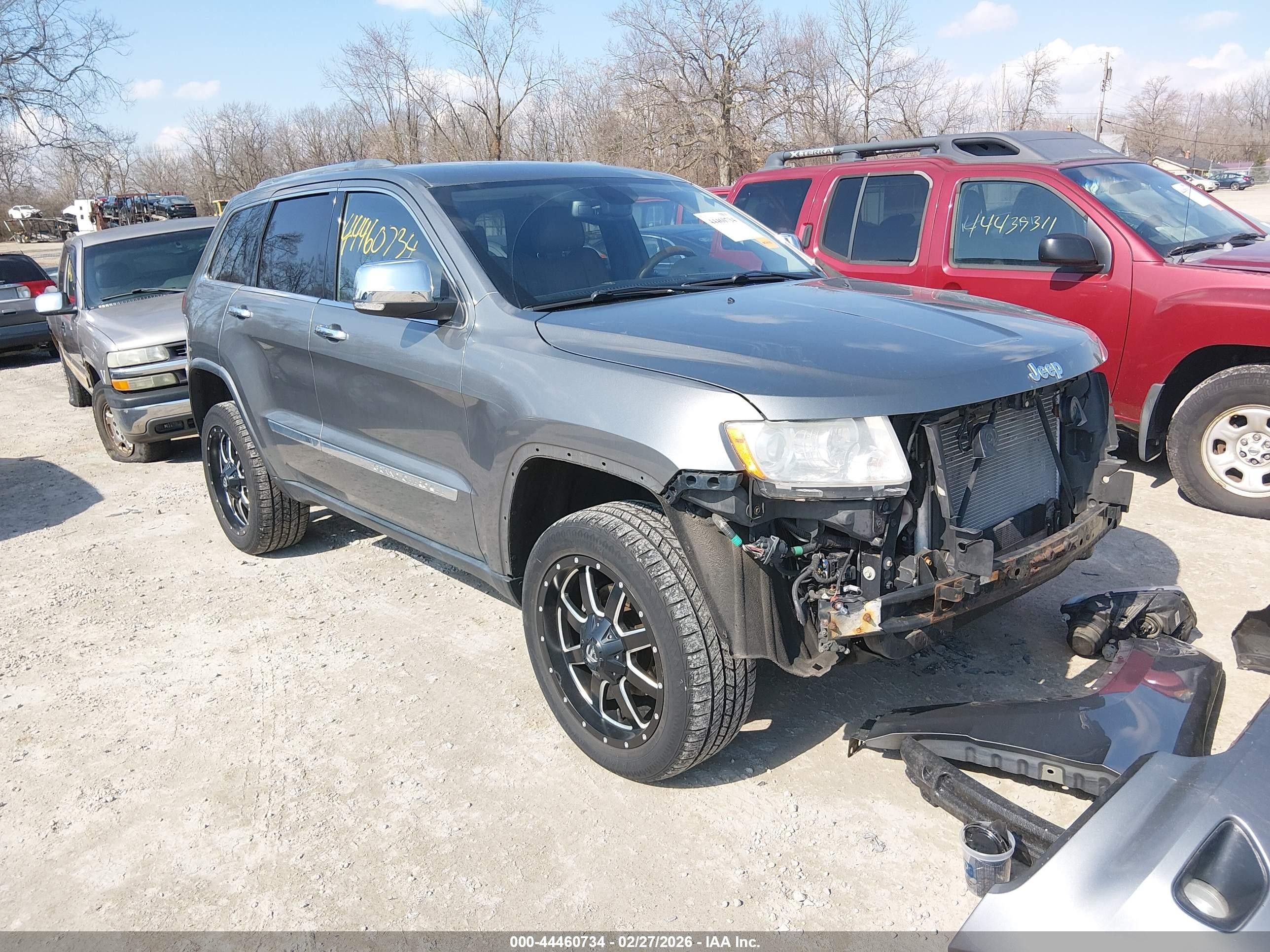 2011 Jeep Grand Cherokee Overland, VIN 1J4RR6GG5BC584734 — Front end