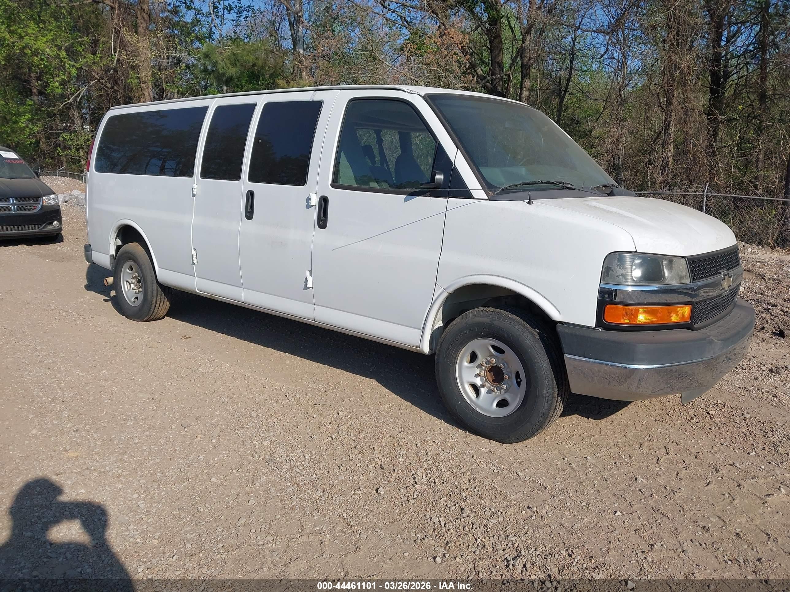 2015 Chevrolet Express Passenger LT, VIN 1GAZG1FG2F1106605 — Storm