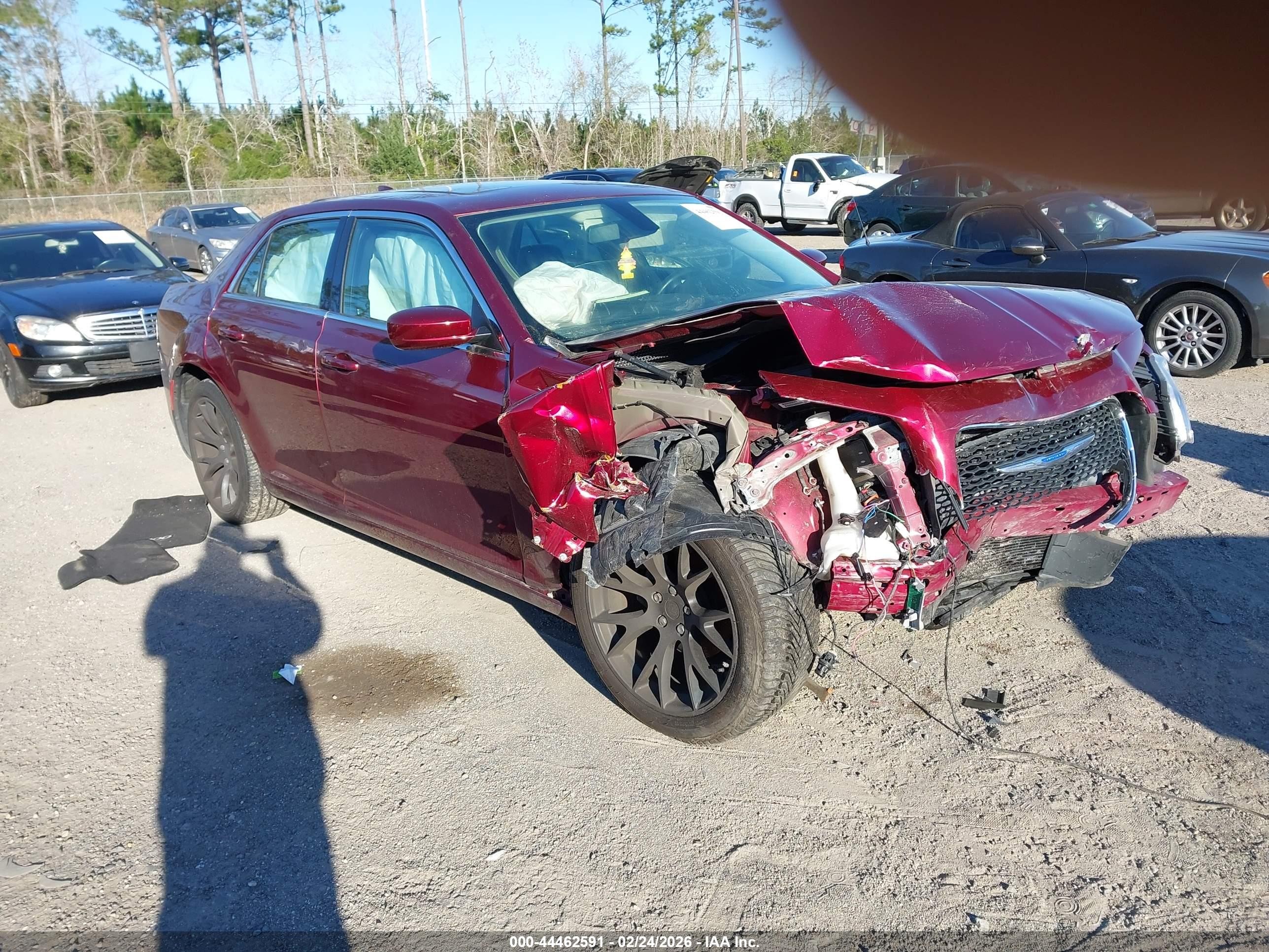 2018 Chrysler 300 Touring, VIN 2C3CCAAG6JH296469 — Front end