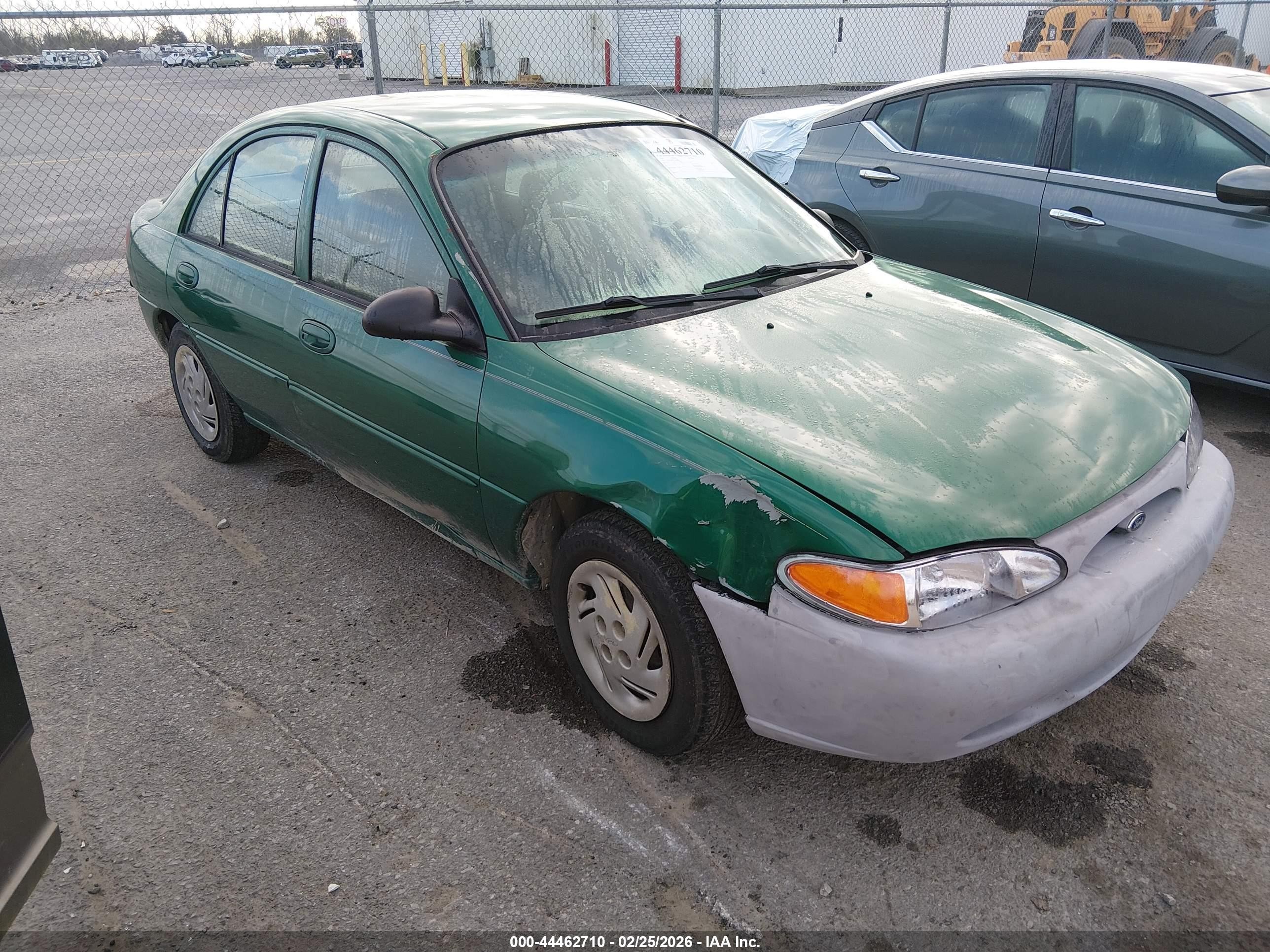 2002 Ford Escort Fleet Standard, VIN 3FAFP13P92R104094 — Зад