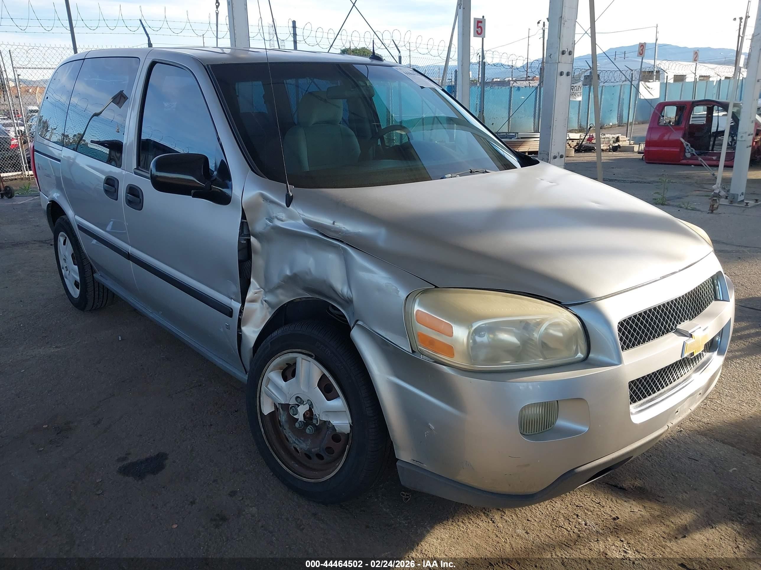 2006 Chevrolet Uplander LS, VIN 1GNDU23L66D146516 — Front end