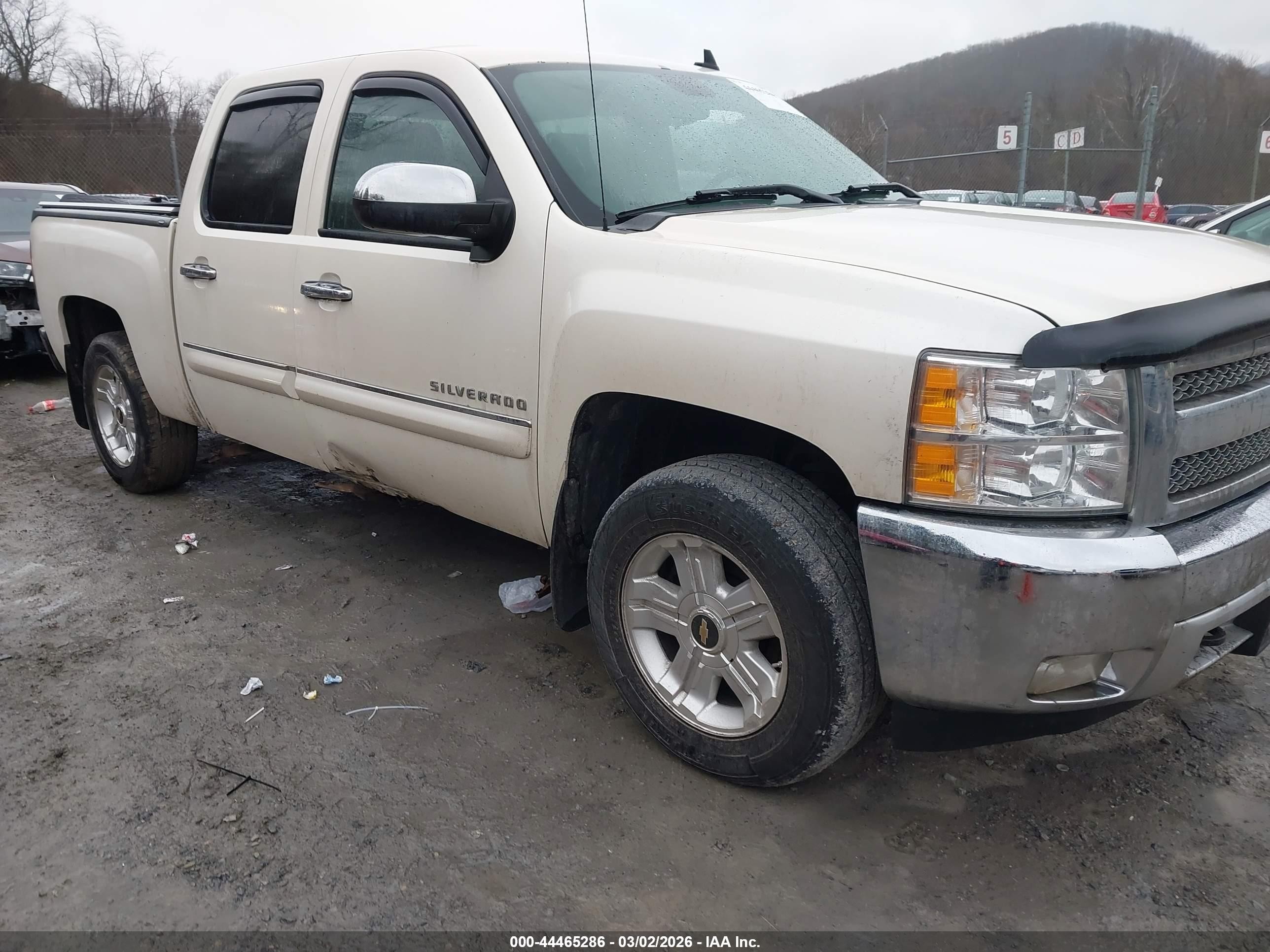 2013 Chevrolet Silverado 1500 LT, VIN 3GCPKSE73DG231082 — Rear end