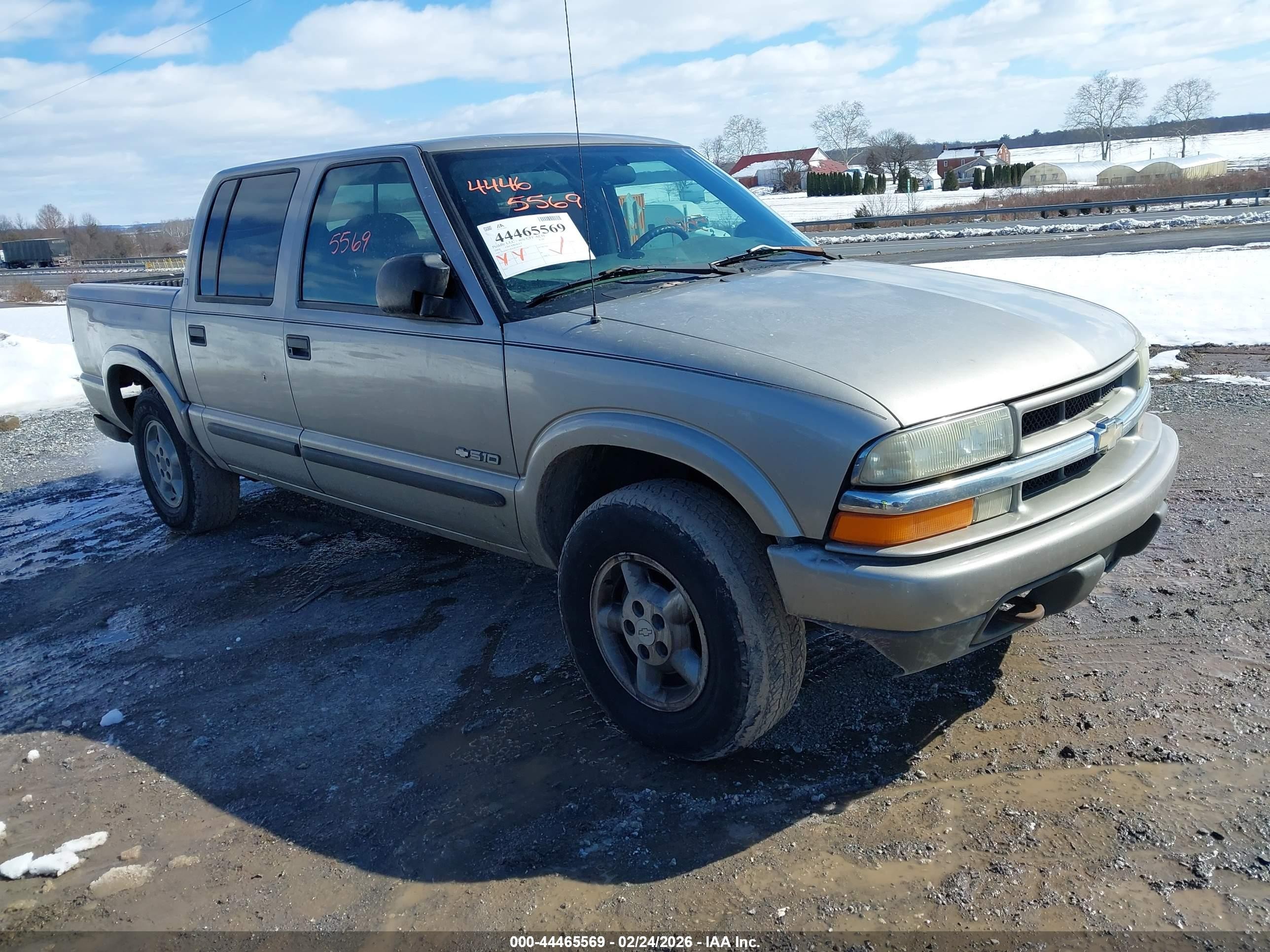 2004 Chevrolet S-10 LS, VIN 1GCDT13XX4K145502 — Rear end