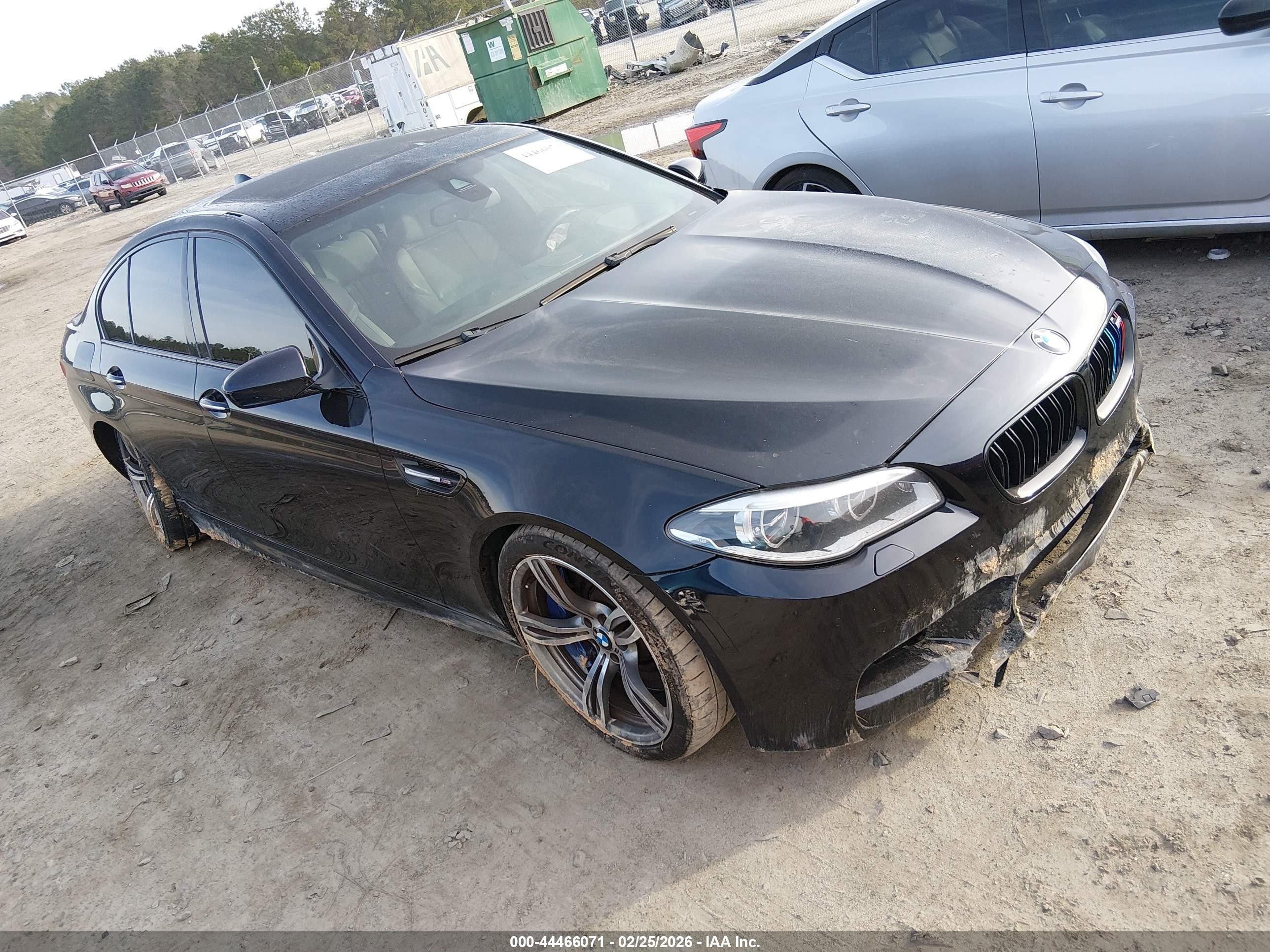 2016 BMW M5, VIN WBSFV9C59GG343648 — Перед
