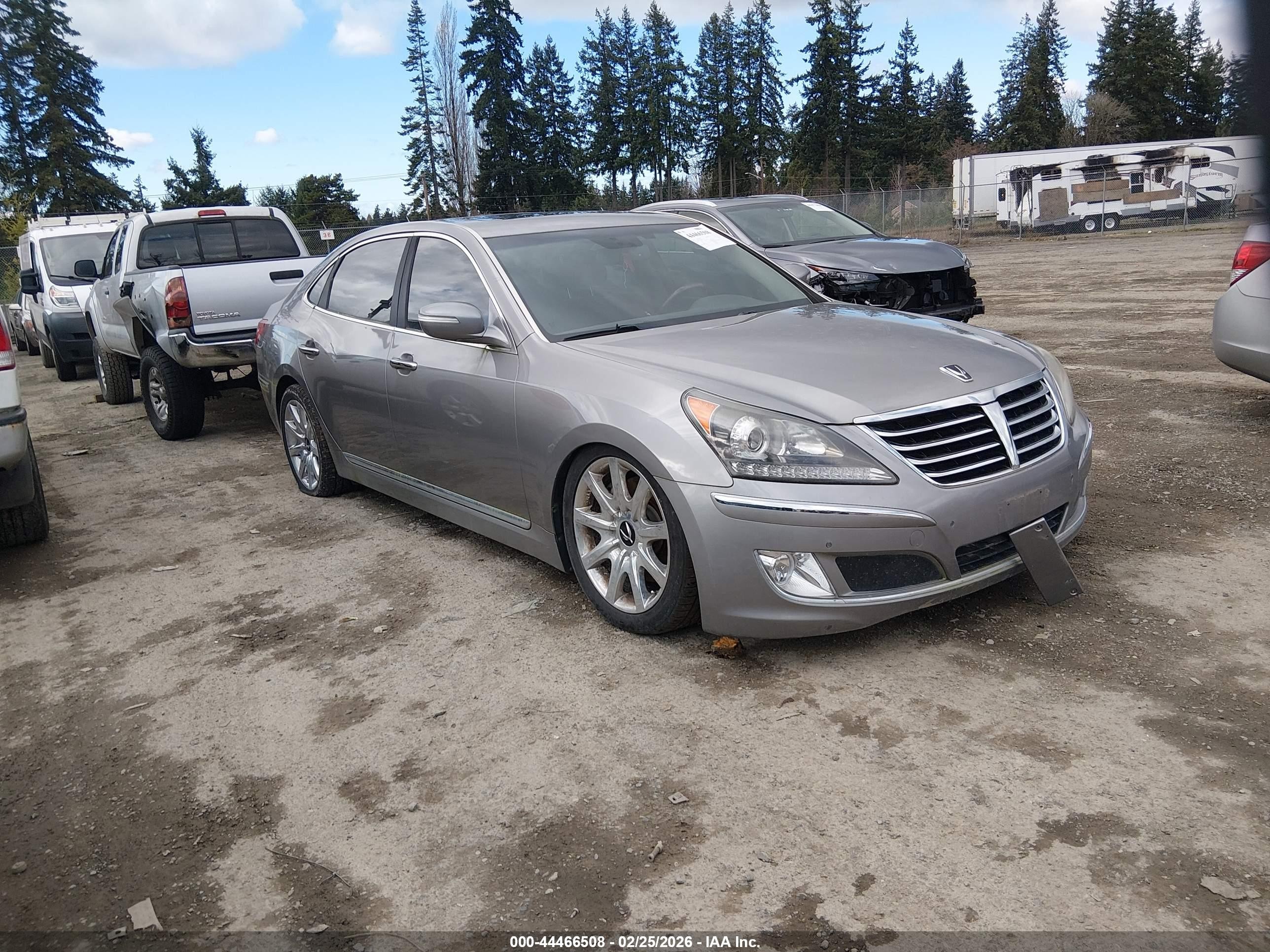 2012 Hyundai Equus Signature, VIN KMHGH4JHXCU057012 — Front end