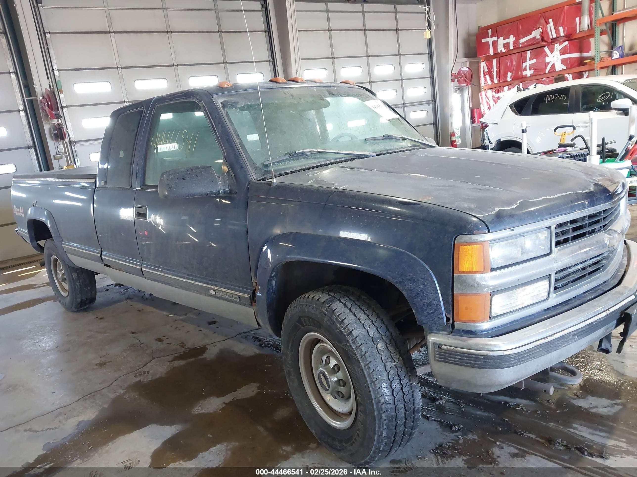 1996 Chevrolet Silverado 2500, VIN 1GCGK29R9TE141534 — Front end