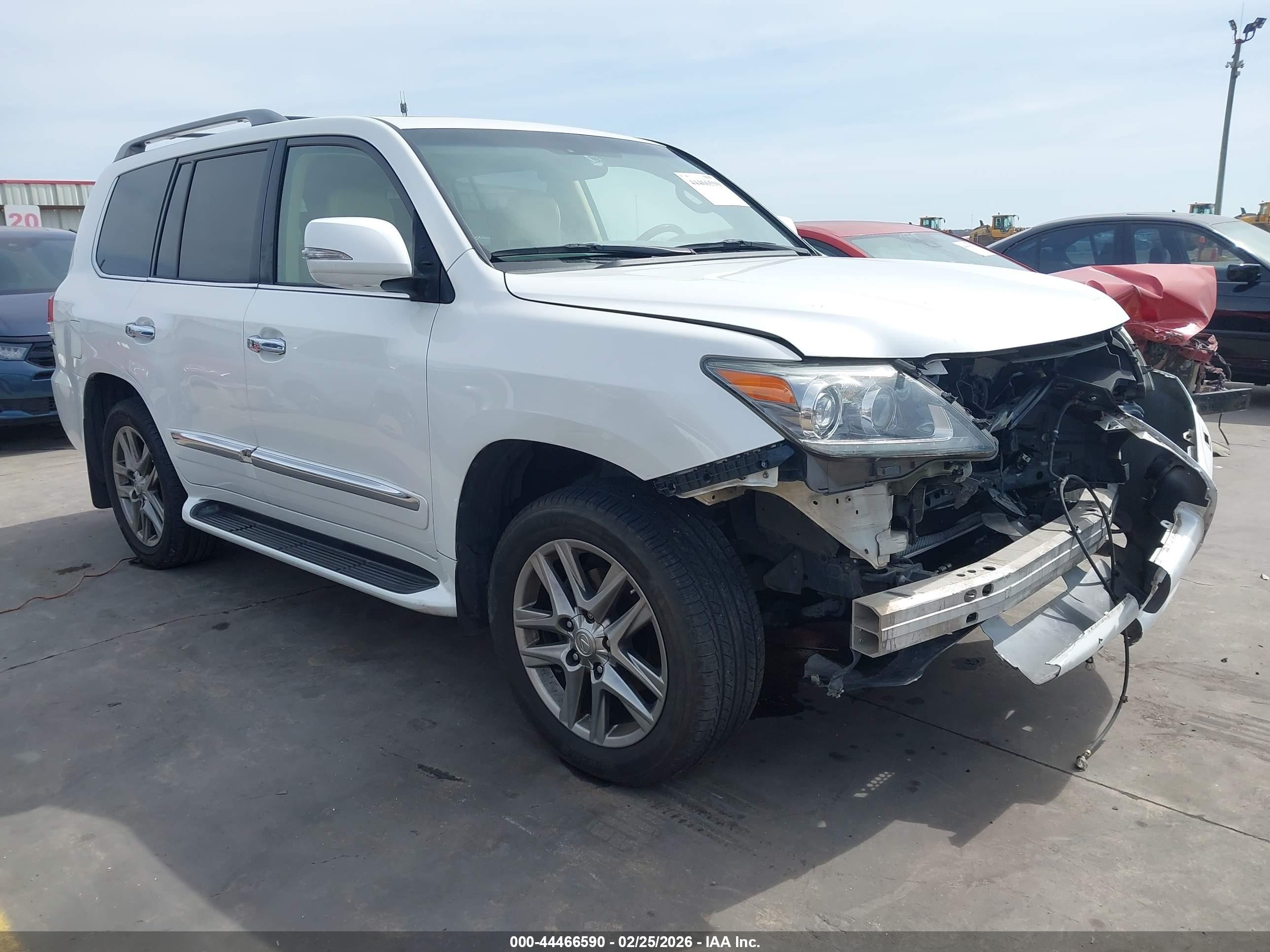 2013 Lexus LX 570, VIN JTJHY7AX1D4091789 — Перед