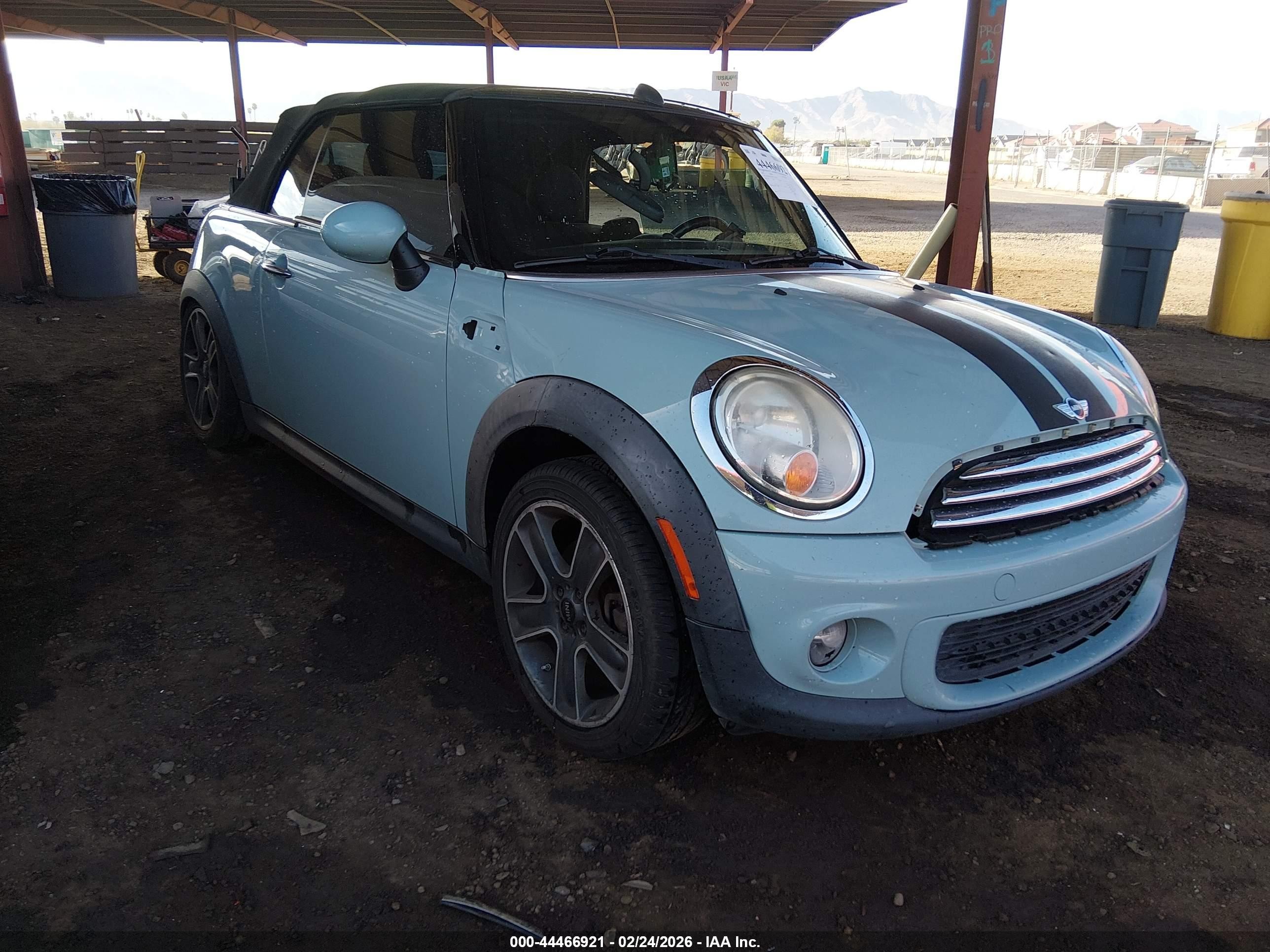 2012 MINI Convertible, VIN WMWZN3C59CT134426 — Зад