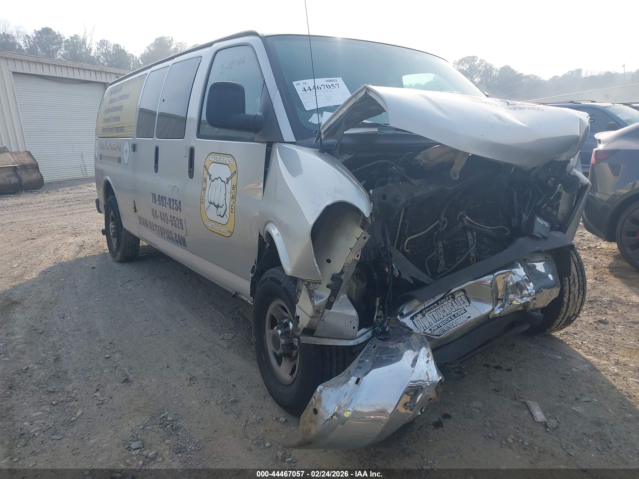 2012 Chevrolet Express Passenger 1LT, VIN 1GAZG1FA5C1198025 — Front end
