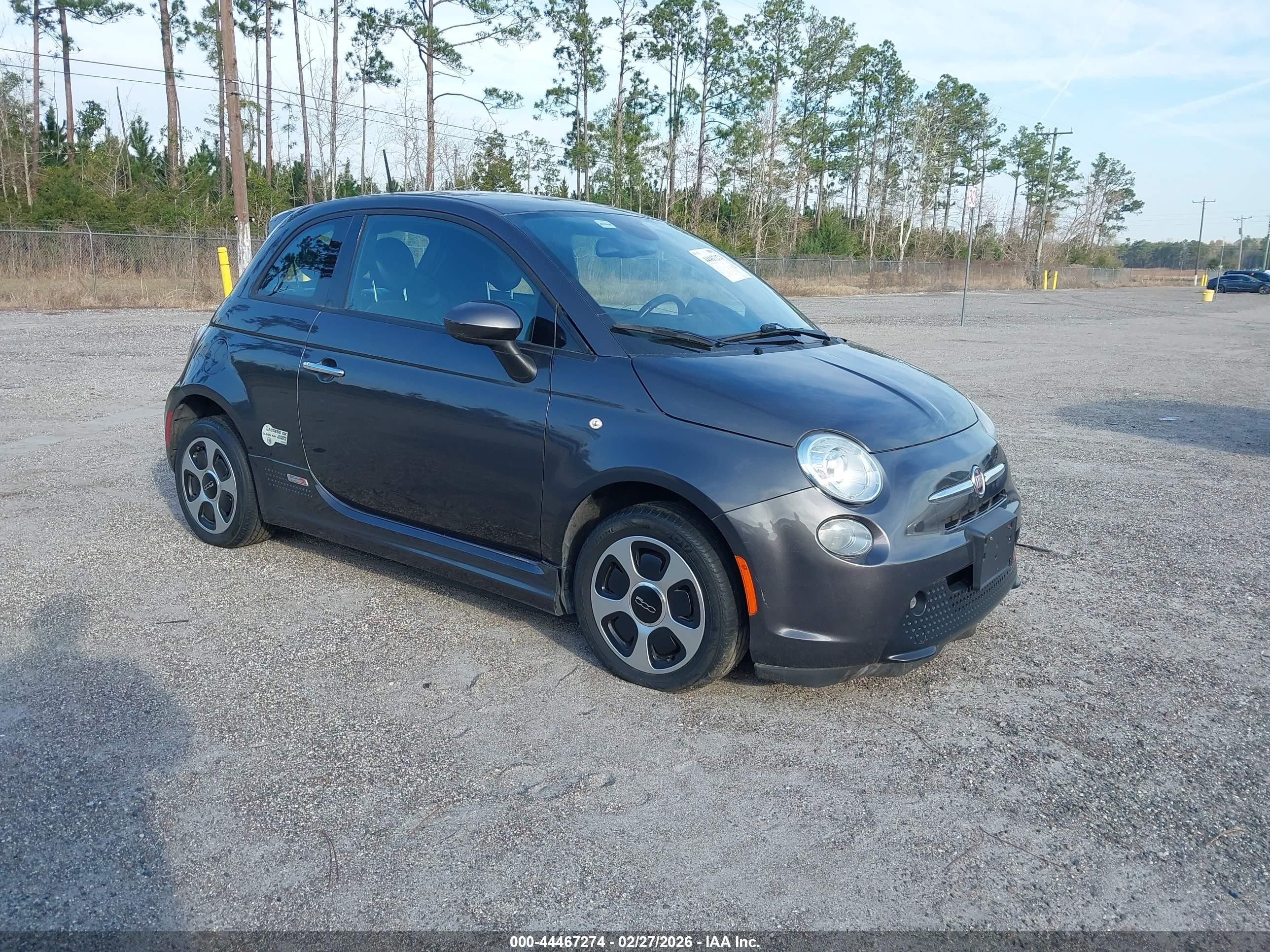 2014 FIAT 500e, VIN 3C3CFFGE0ET294675 — Front end