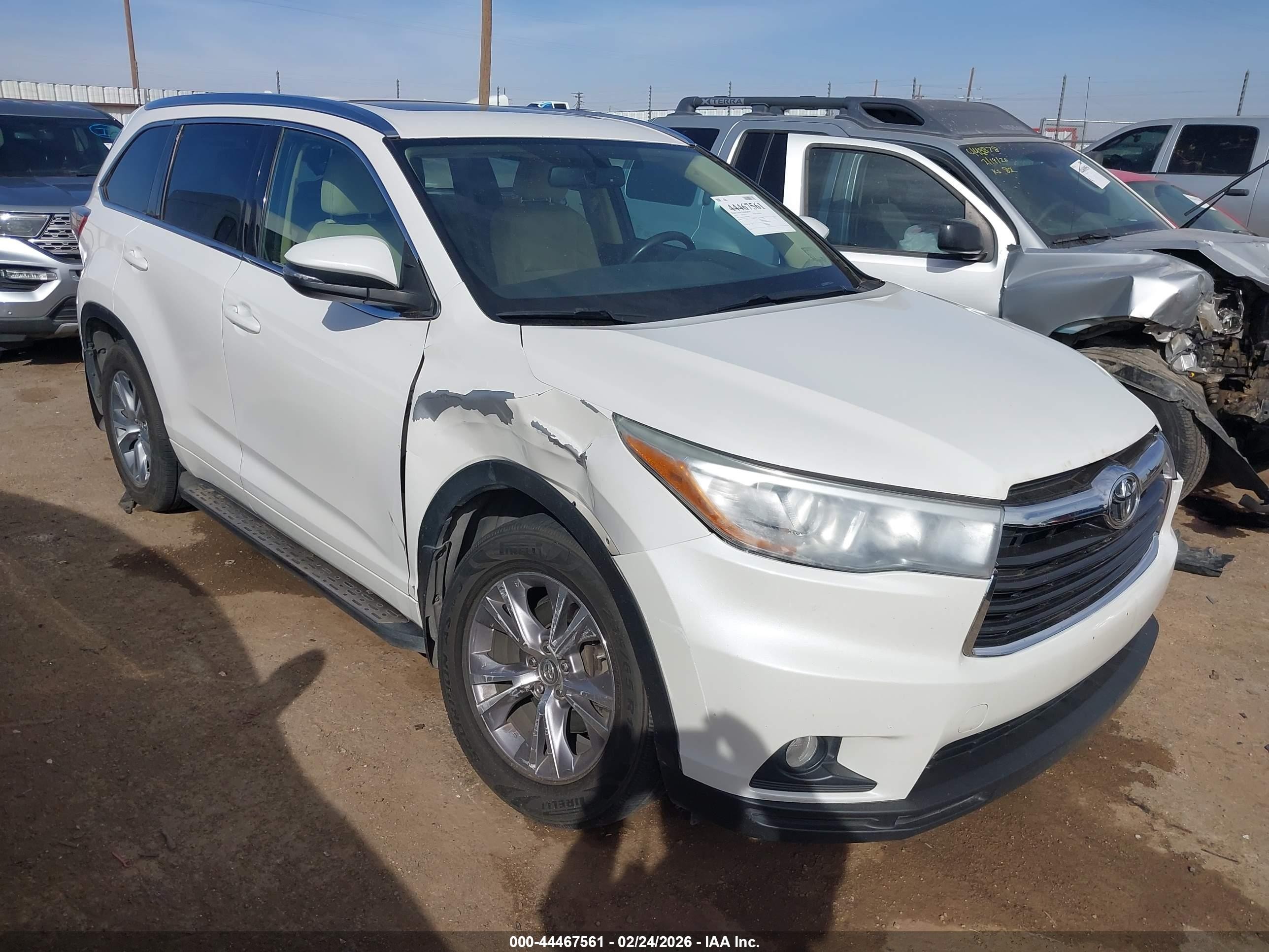 2015 Toyota Highlander XLE, VIN 5TDKKRFH9FS076794 — Front end