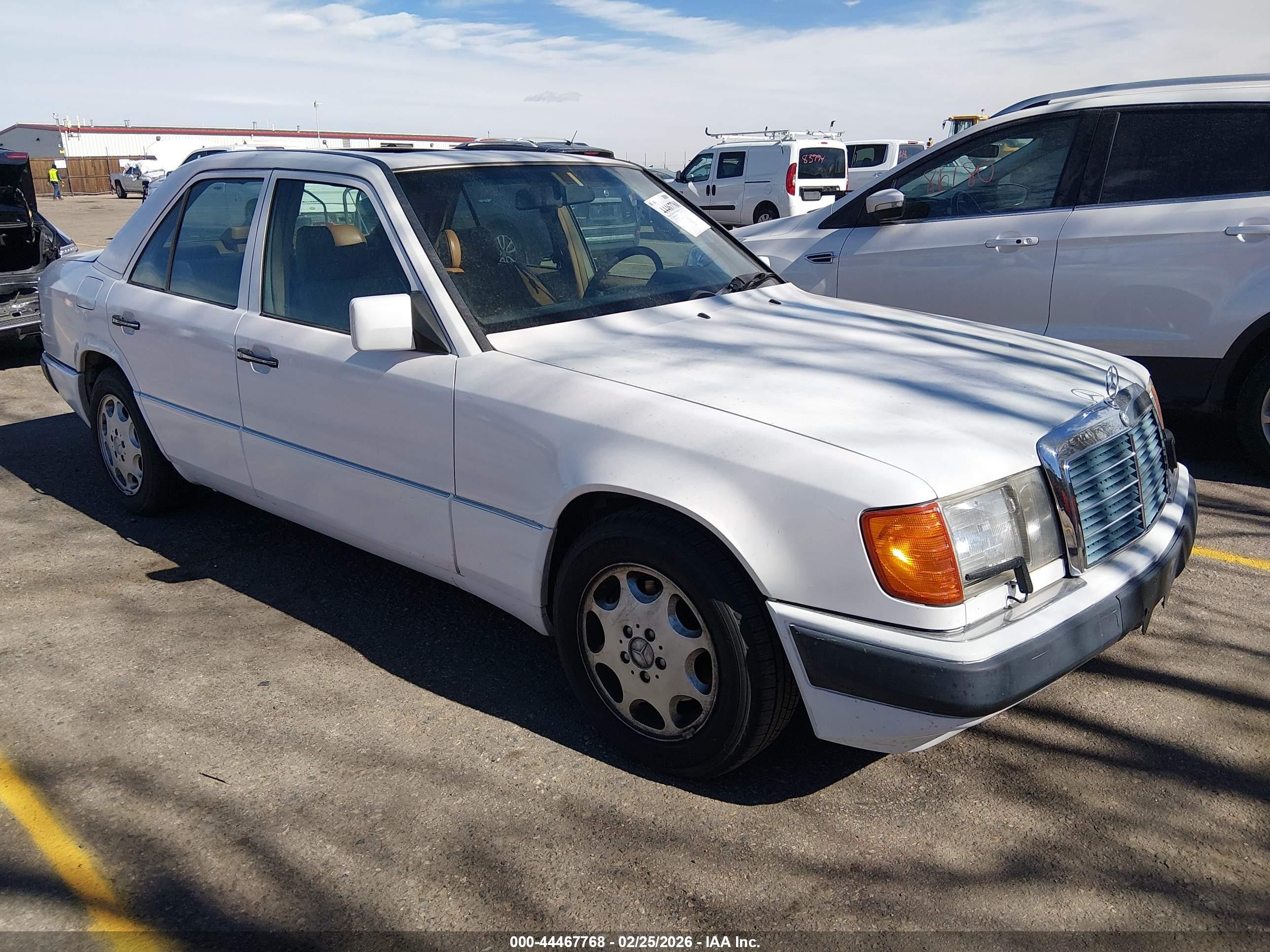 1993 Mercedes-Benz 400 E, VIN WDBEA34E3PB876617 — Normal wear