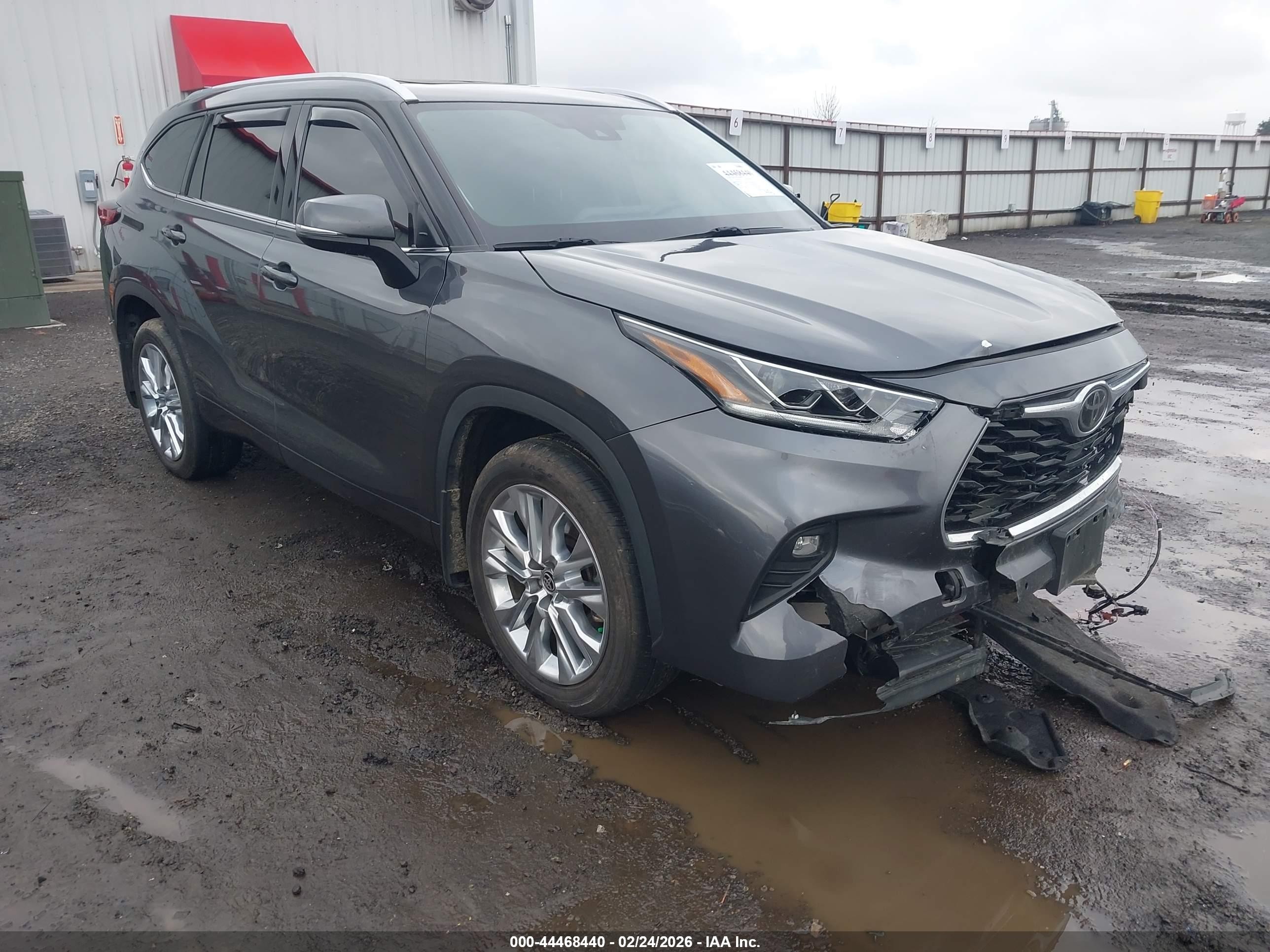 2020 Toyota Highlander Limited, VIN 5TDDZRBH0LS027389 — Front end
