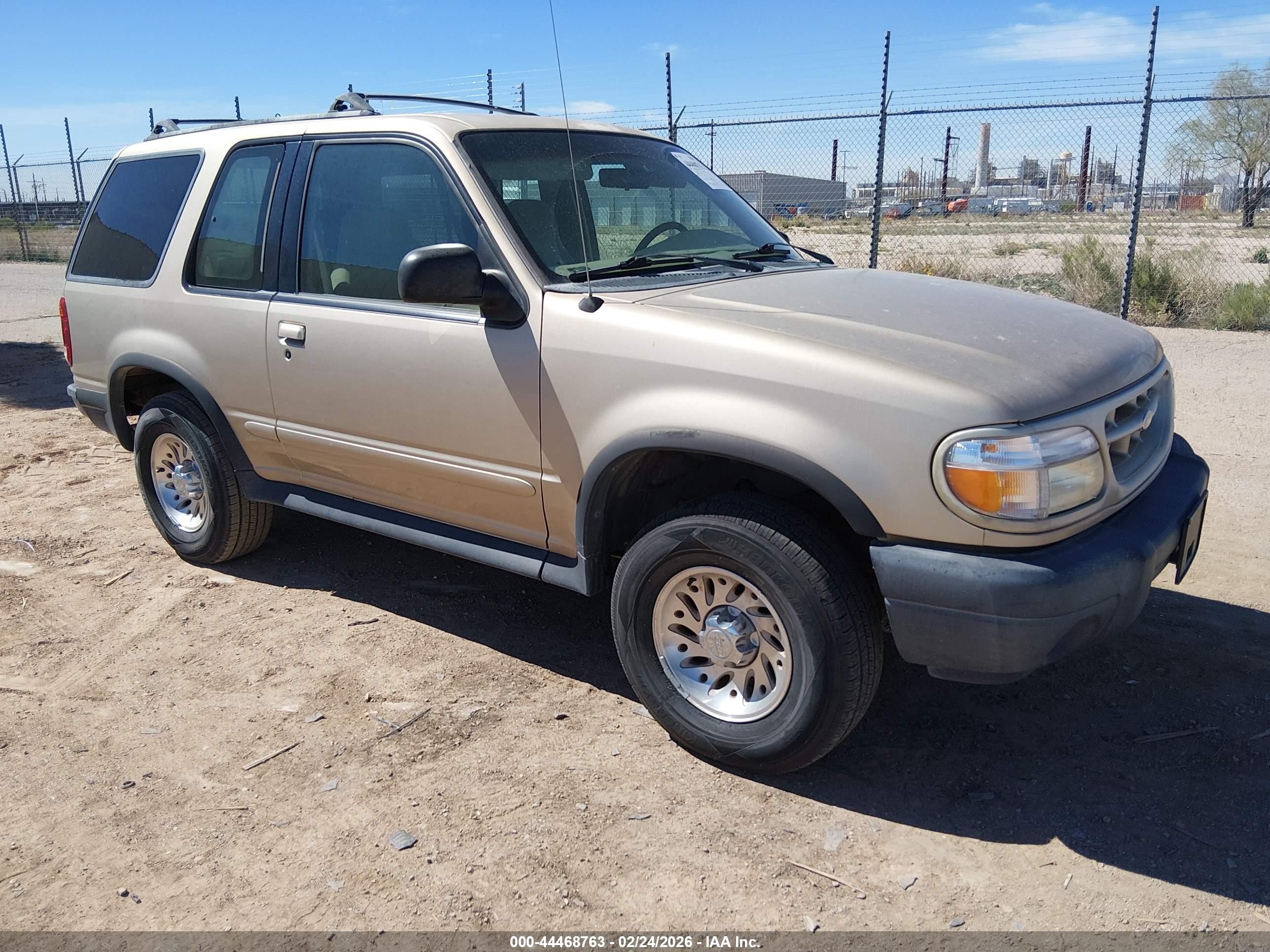 2000 Ford Explorer, VIN 1FMYU60X8YUA73088 — Normal wear
