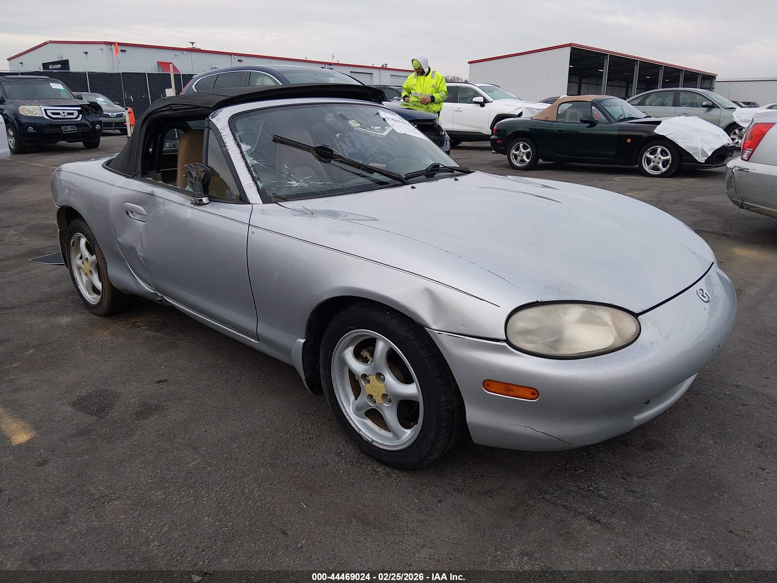 1999 Mazda MX-5 Miata, VIN JM1NB3534X0125209 — Side