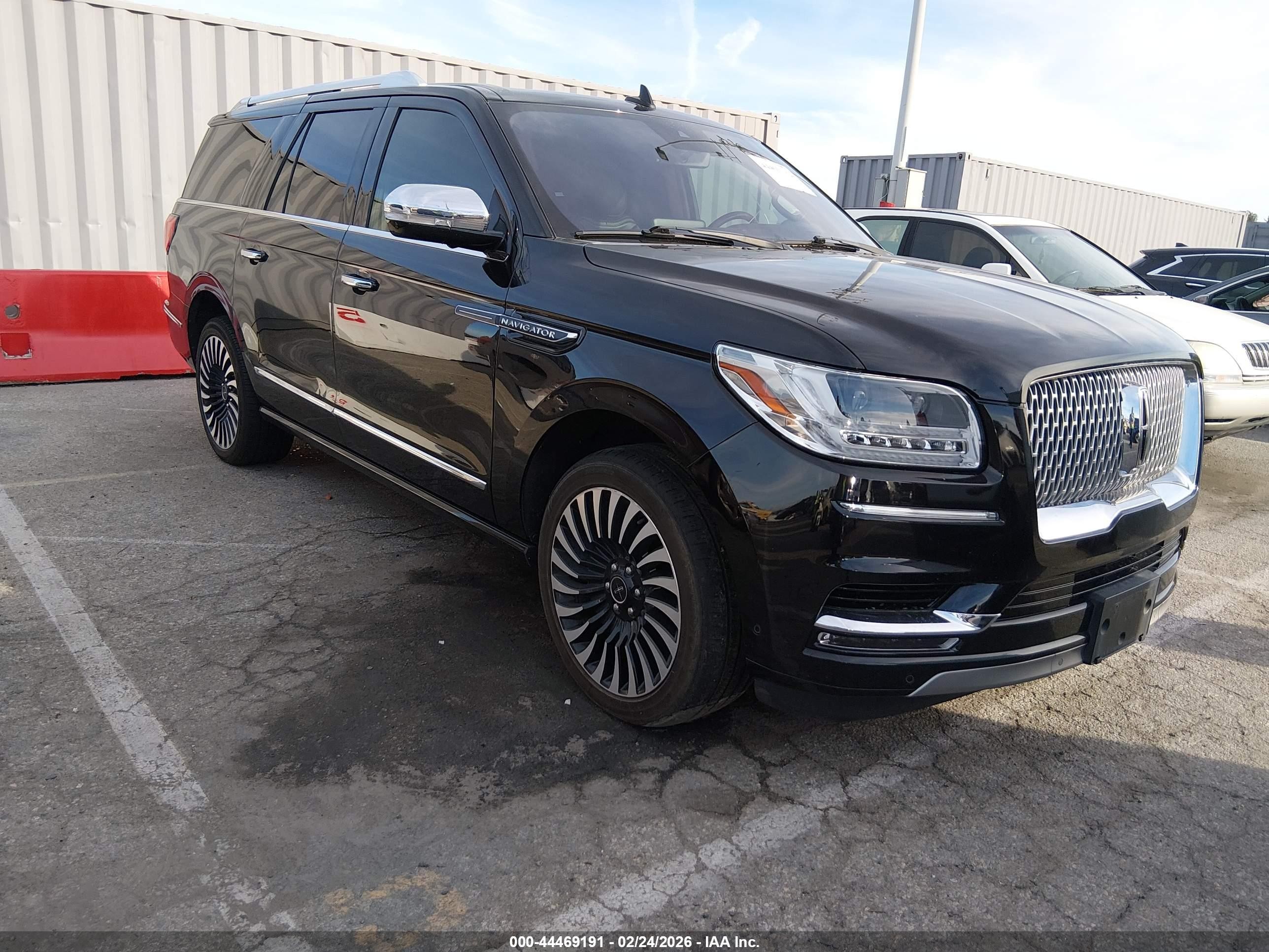 2019 Lincoln Navigator Black Label, VIN 5LMJJ3TTXKEL15525 — Fresh water flood