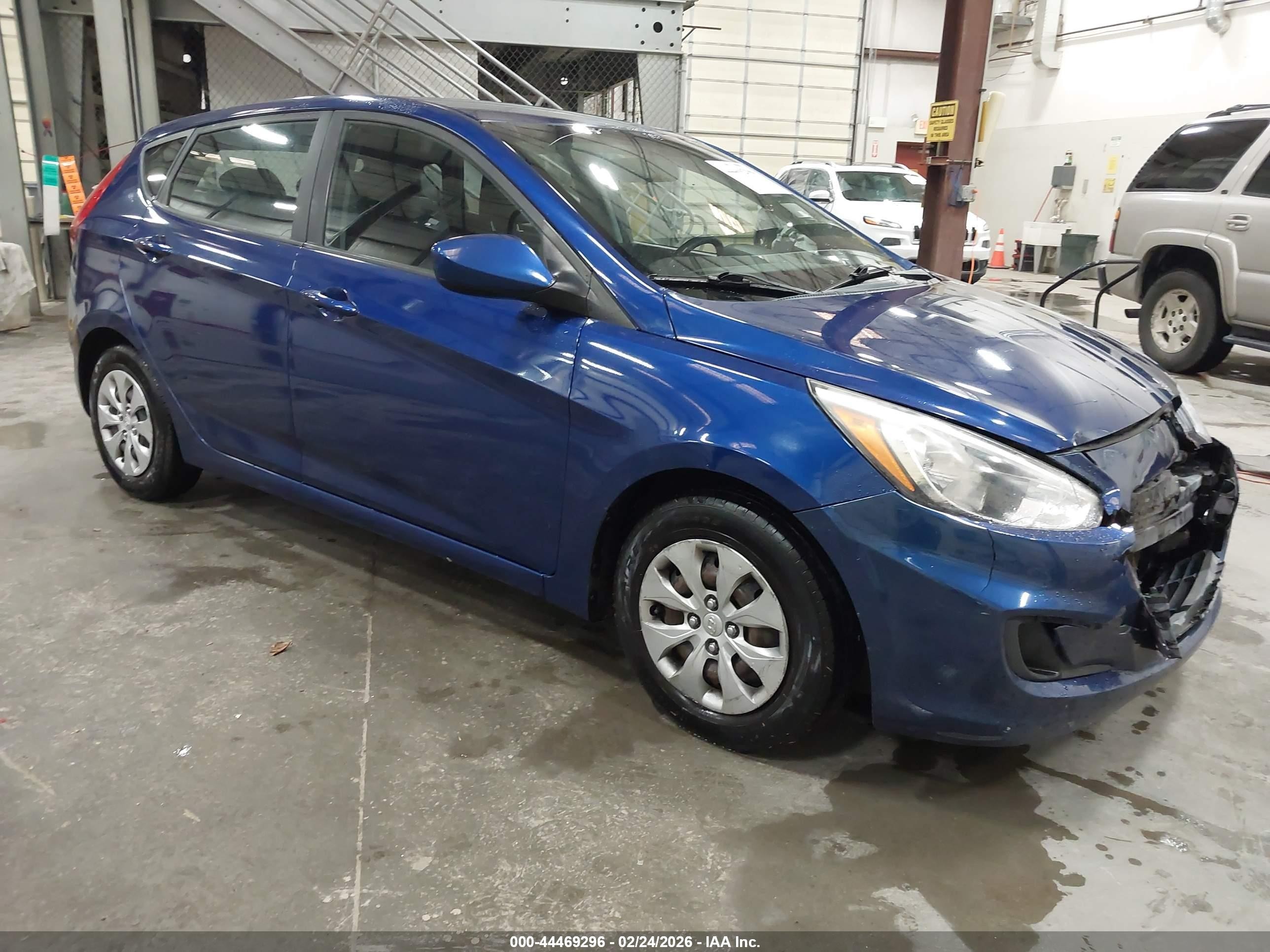 2017 Hyundai Accent SE, VIN KMHCT5AE8HU305564 — Перед