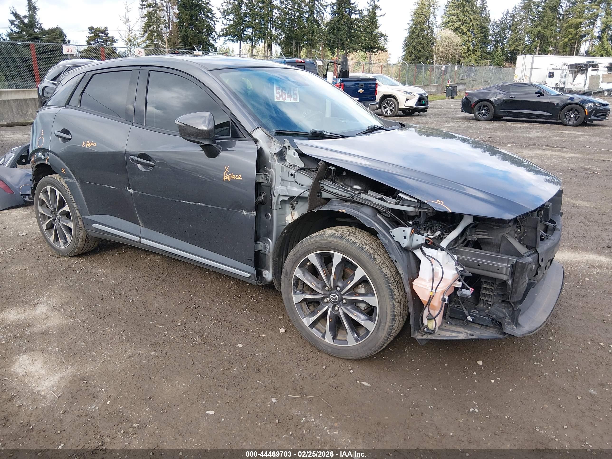 2019 Mazda CX-3 Grand Touring, VIN JM1DKDD75K0413464 — Side