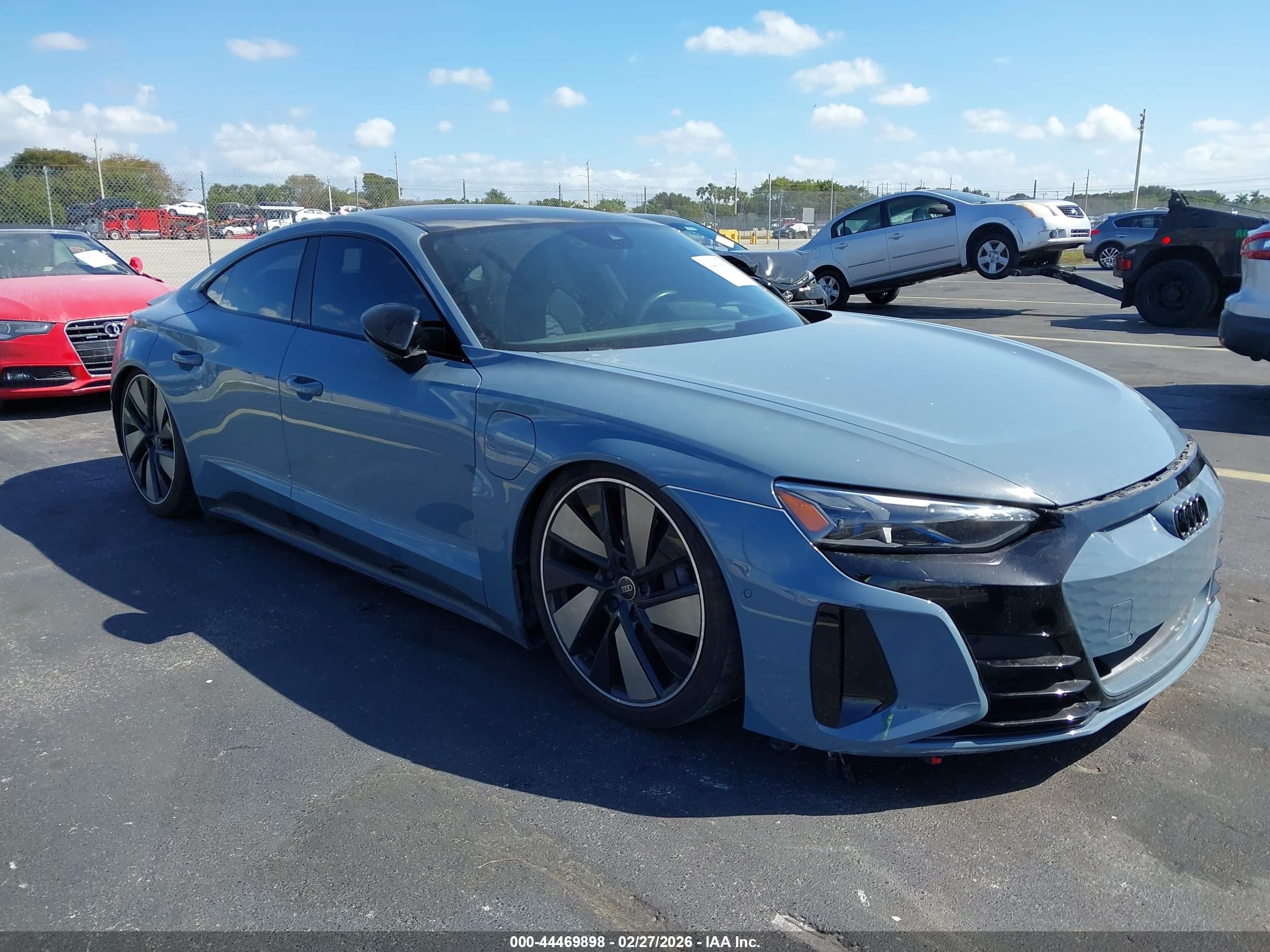 2024 Audi e-tron GT Prestige, VIN WAUEJBFW3R7001803 — Днище
