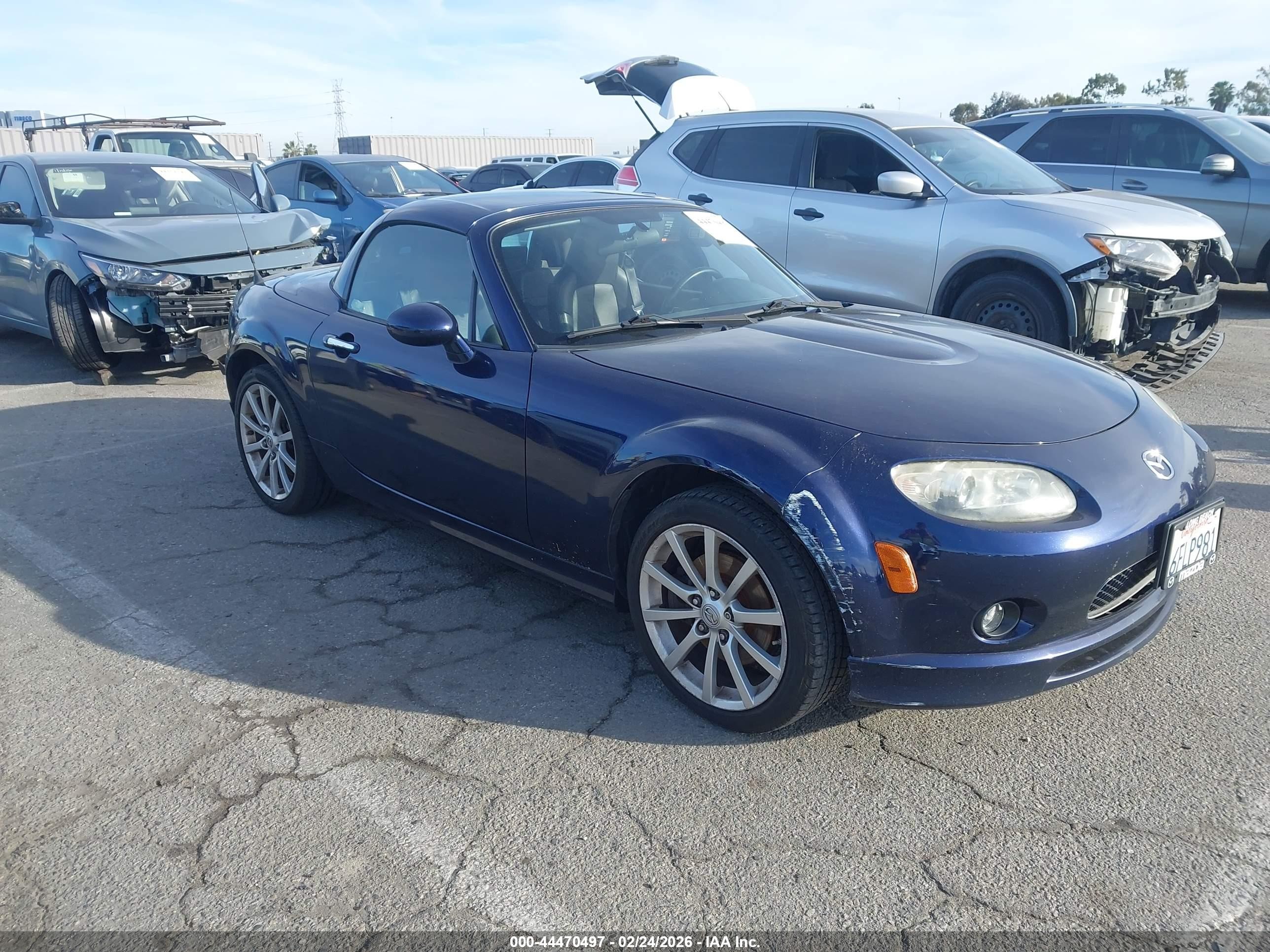2008 Mazda MX-5 Miata Grand Touring, VIN JM1NC26FX80154277 — Side