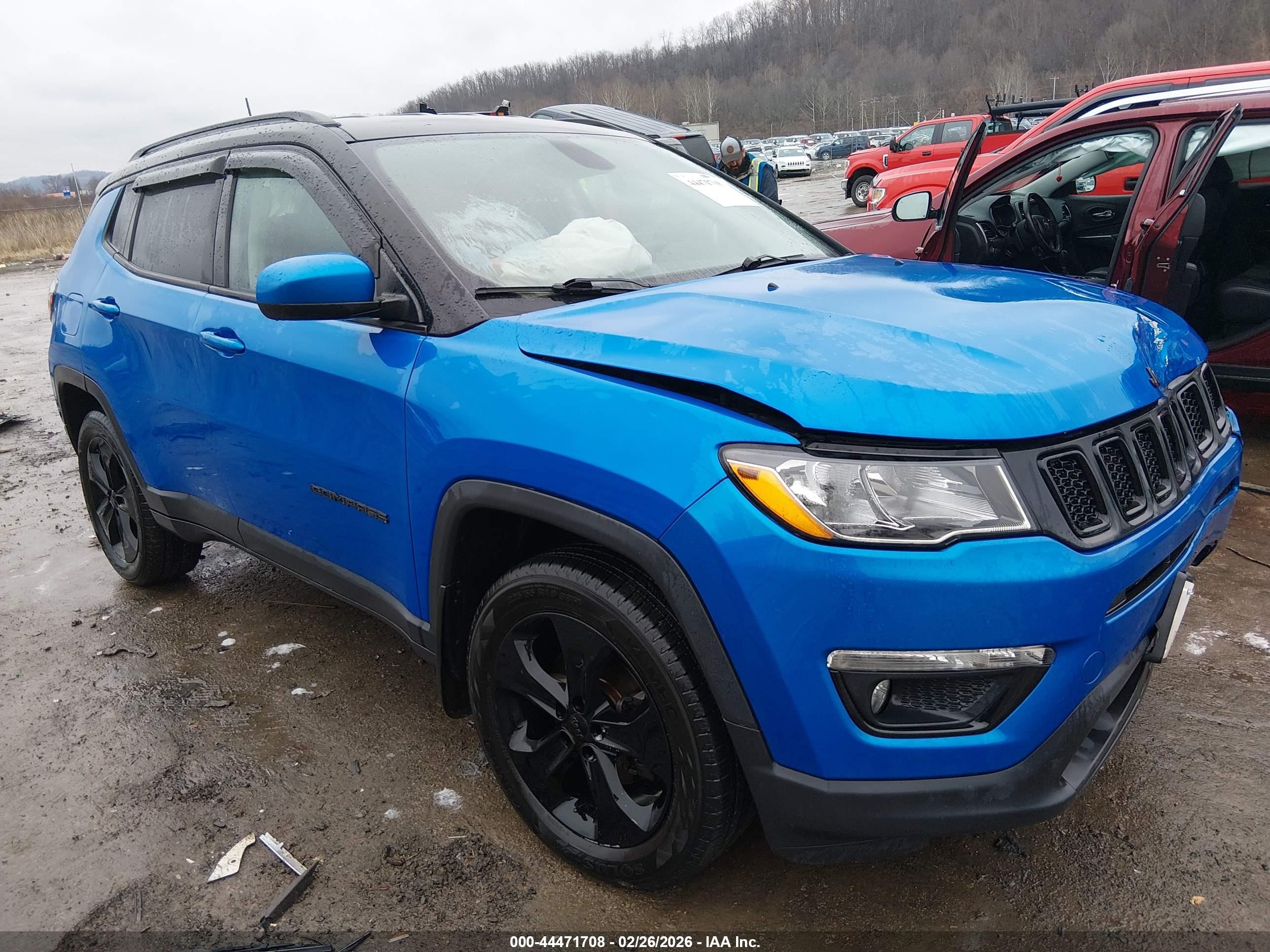 2019 Jeep Compass Latitude, VIN 3C4NJDBB6KT697575 — Перед