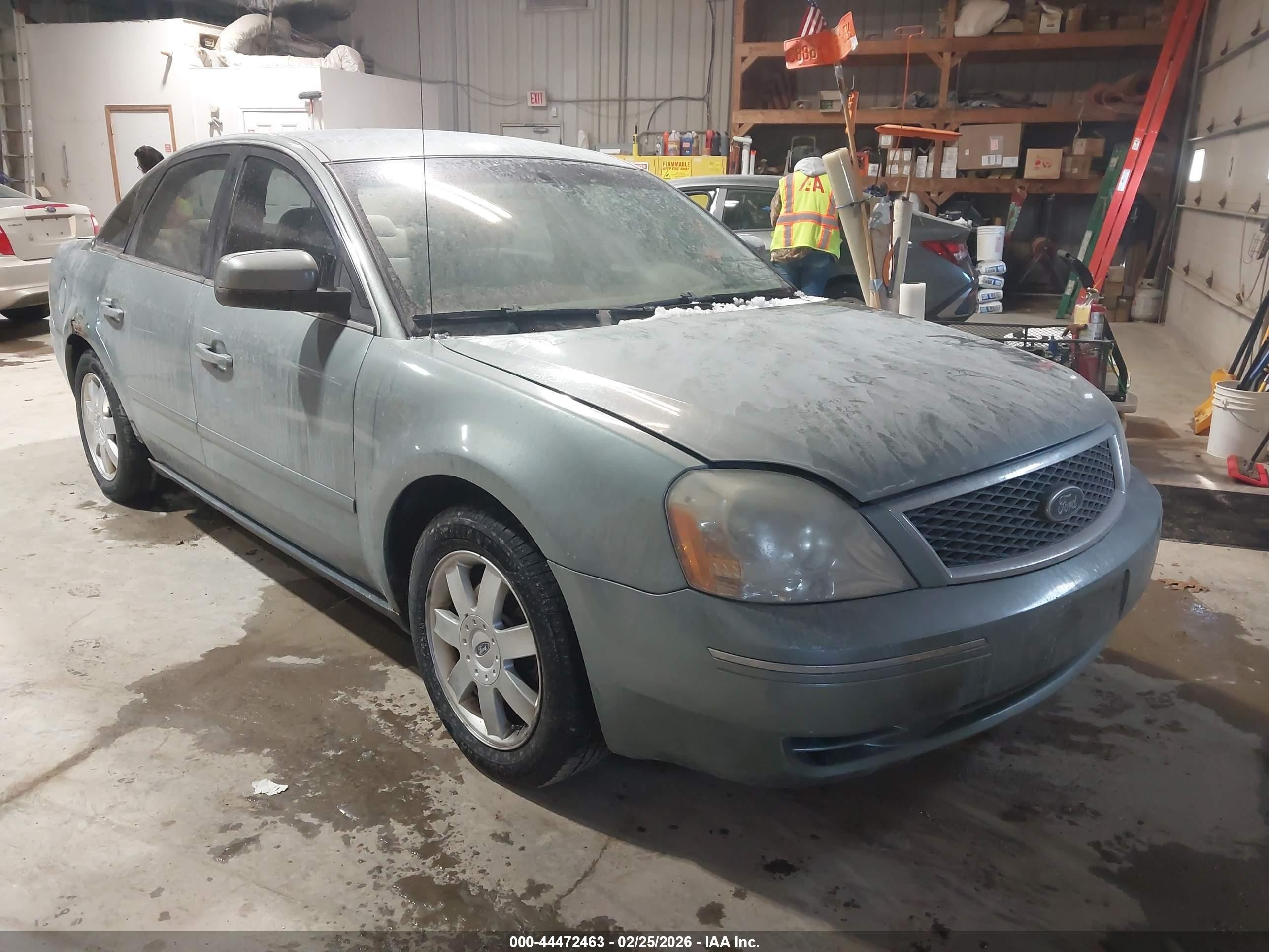 2005 Ford Five Hundred SE, VIN 1FAFP23155G163026 — Rear end